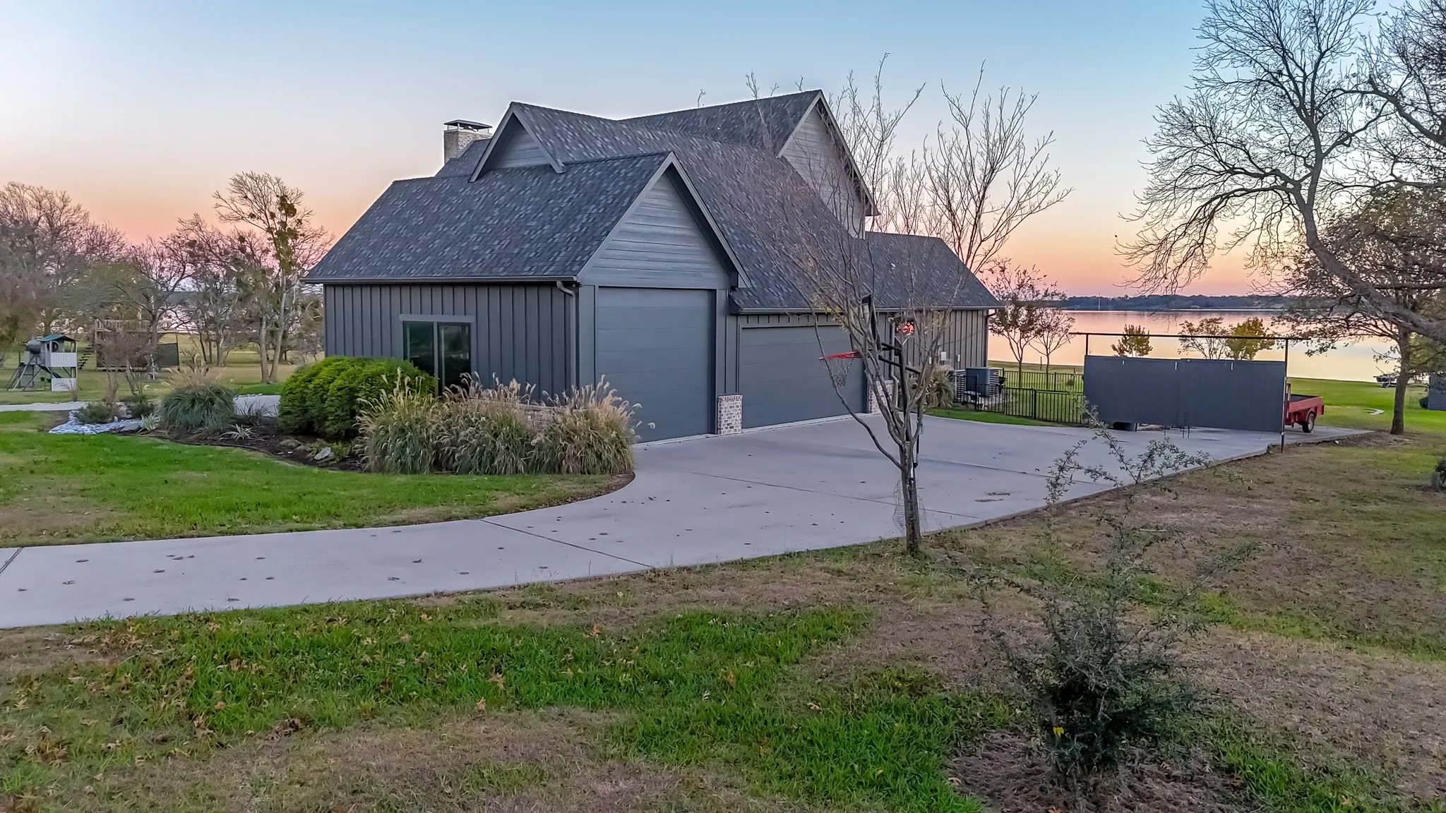 Single Family Residence For Sale in Navarro County , 3244 Francisco Bay Drive, Kerens, Texas 75144, 4 Bedroom, 5 Bathroom, 3 Garage spaces, 3,800 Sqft, built in 2017, mls#21126667, Real Estate Agent in Kerens, Homes For Sale in Navarro county, Homes For Sale in Kerens, Realtor in Kerens Texas, Real Estate Brokerage Independent Realty Texas, Luminita Cordes Realtor