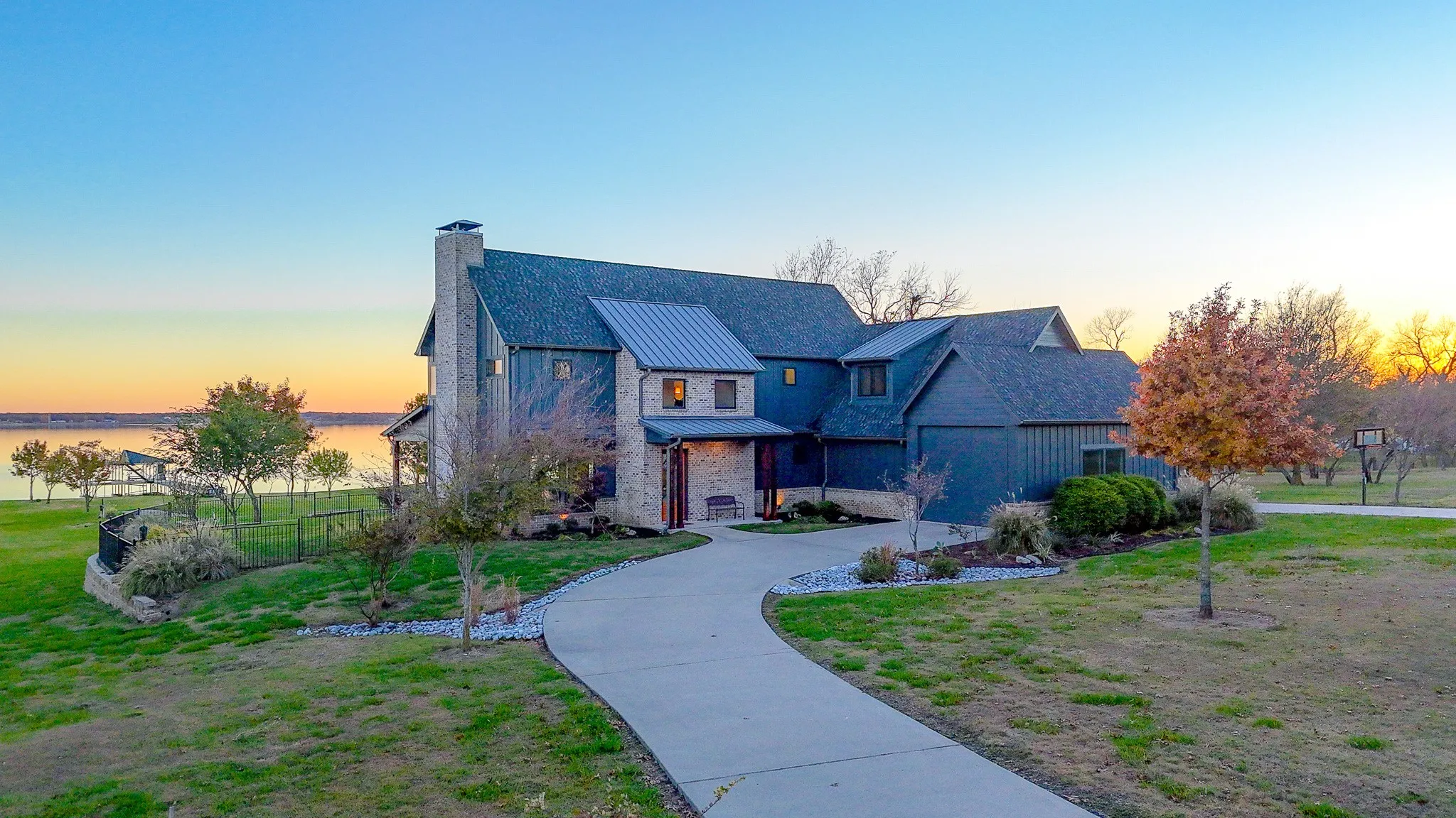 Single Family Residence For Sale in Navarro County , 3244 Francisco Bay Drive, Kerens, Texas 75144, 4 Bedroom, 5 Bathroom, 3 Garage spaces, 3,800 Sqft, built in 2017, mls#21126667, Real Estate Agent in Kerens, Homes For Sale in Navarro county, Homes For Sale in Kerens, Realtor in Kerens Texas, Real Estate Brokerage Independent Realty Texas, Luminita Cordes Realtor