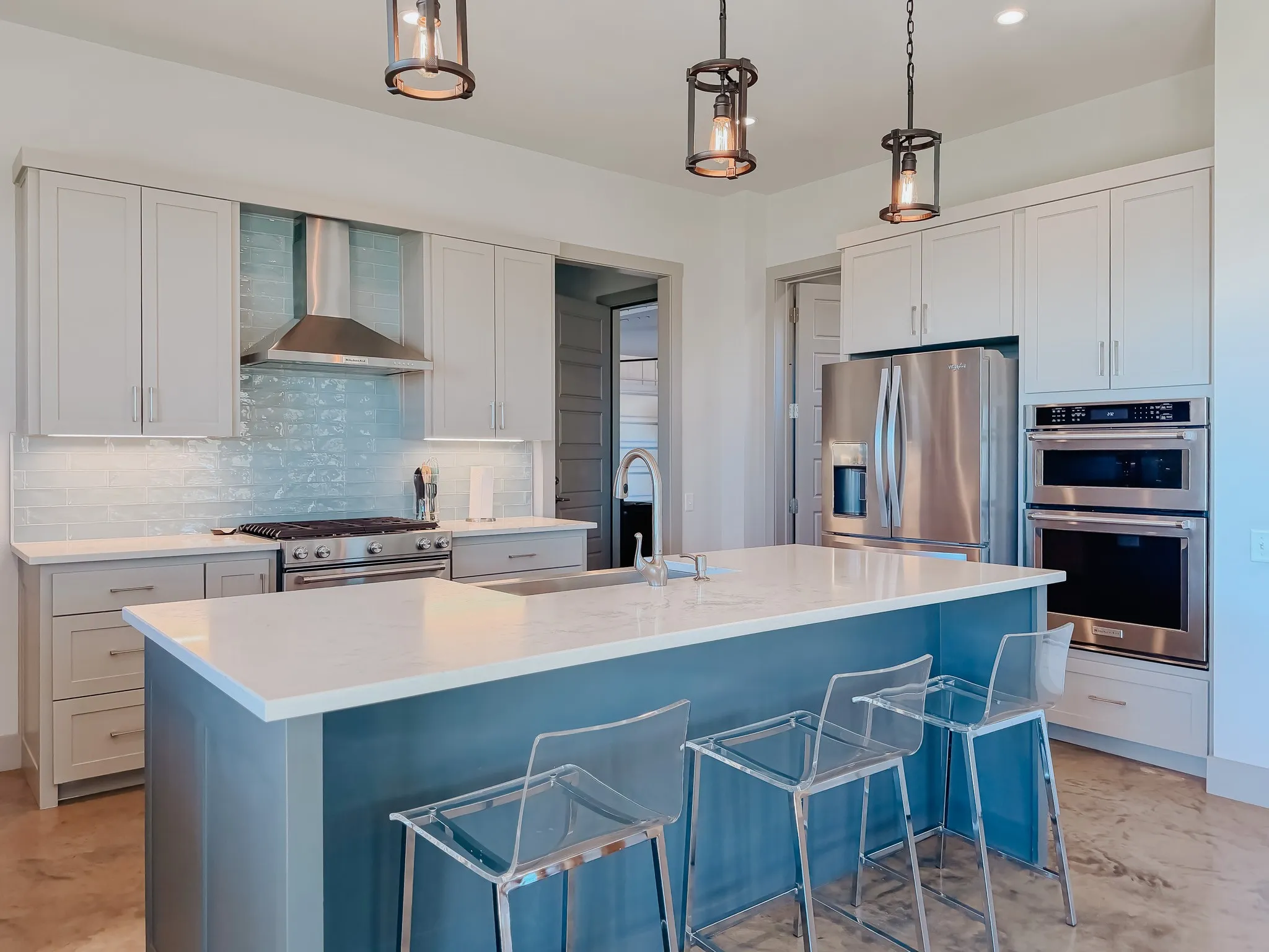 Single Family Residence For Sale in Navarro County , 3244 Francisco Bay Drive, Kerens, Texas 75144, 4 Bedroom, 5 Bathroom, 3 Garage spaces, 3,800 Sqft, built in 2017, mls#21126667, Real Estate Agent in Kerens, Homes For Sale in Navarro county, Homes For Sale in Kerens, Realtor in Kerens Texas, Real Estate Brokerage Independent Realty Texas, Luminita Cordes Realtor