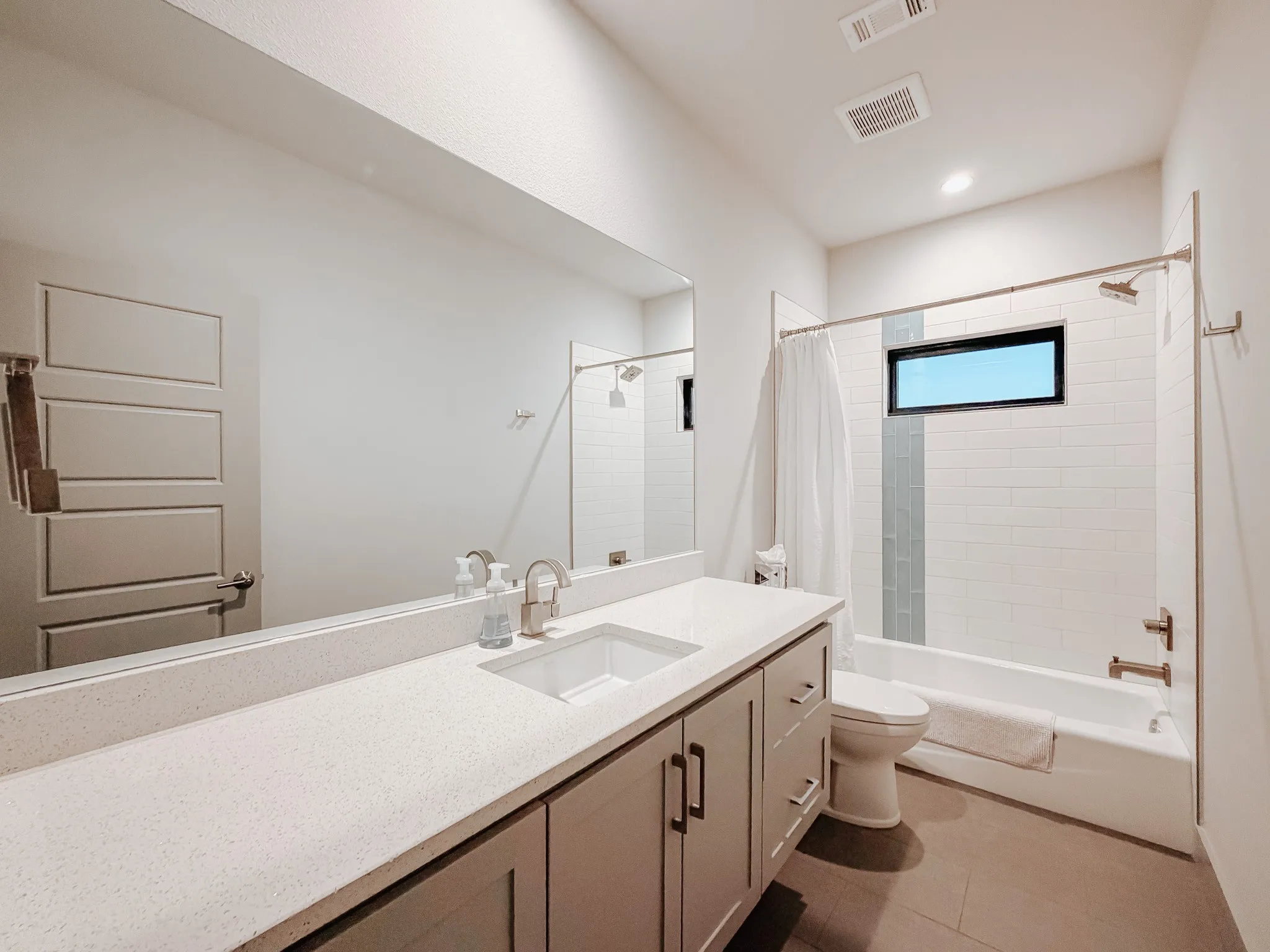2nd floor guest bathroom