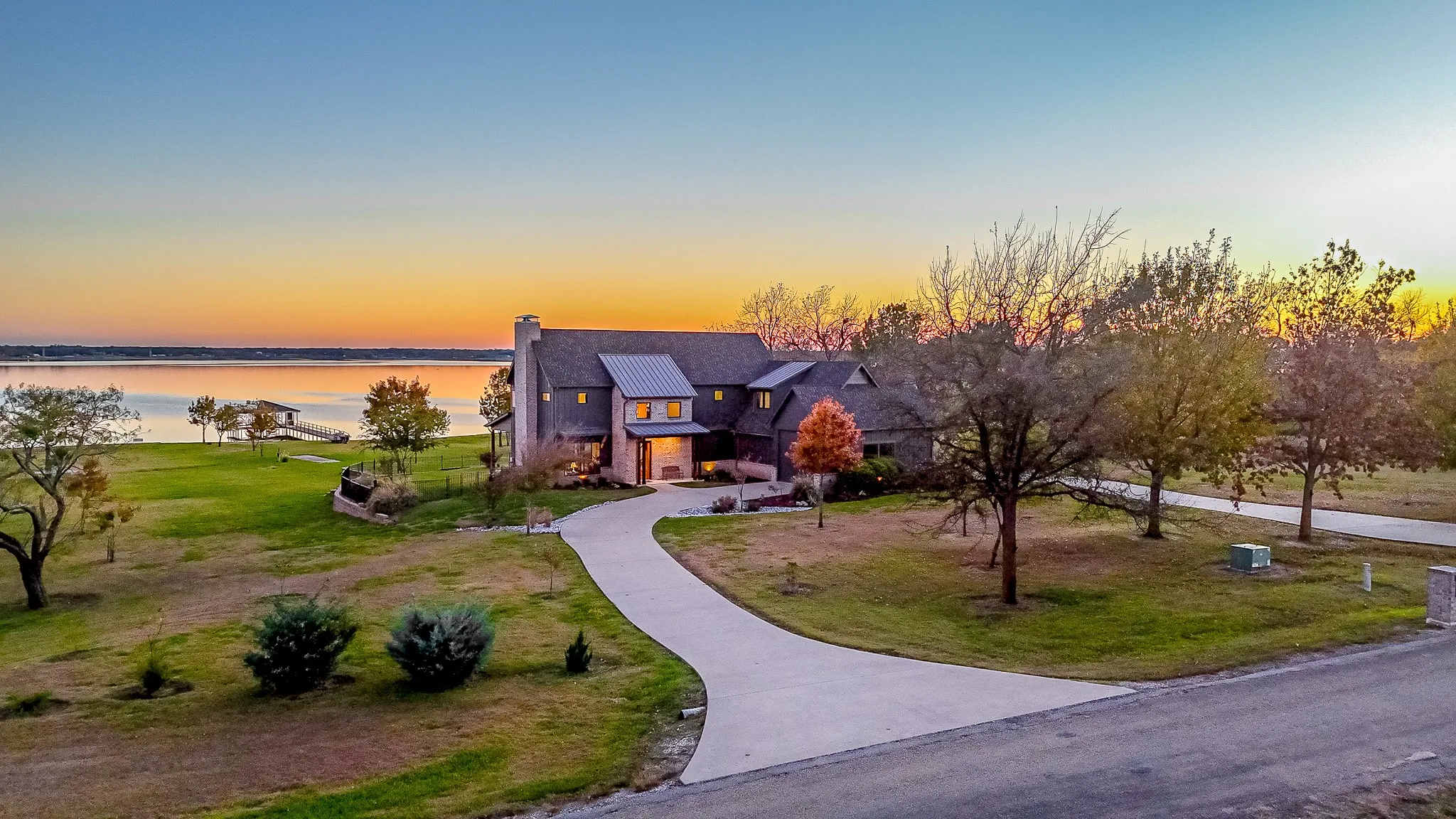 Single Family Residence For Sale in Navarro County , 3244 Francisco Bay Drive, Kerens, Texas 75144, 4 Bedroom, 5 Bathroom, 3 Garage spaces, 3,800 Sqft, built in 2017, mls#21126667, Real Estate Agent in Kerens, Homes For Sale in Navarro county, Homes For Sale in Kerens, Realtor in Kerens Texas, Real Estate Brokerage Independent Realty Texas, Luminita Cordes Realtor