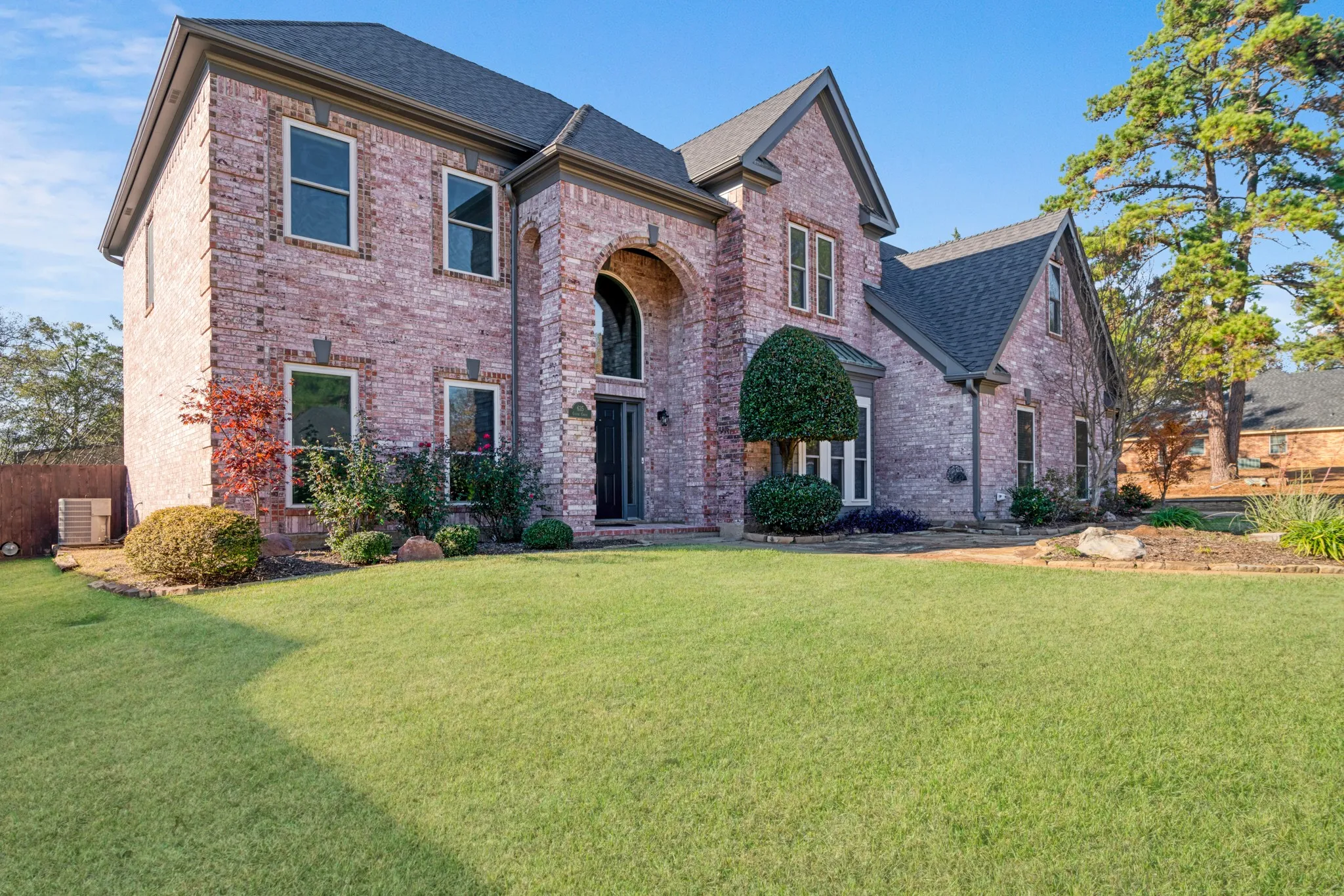 Single Family Residence For Sale in Lamar County , 635 Cedar Creek, Reno, Texas 75462, 5 Bedroom, 3 Bathroom, 2 Garage spaces, 2,721 Sqft, built in 1992, mls#21127854, Real Estate Agent in Reno, Homes For Sale in Lamar county, Homes For Sale in Reno, Realtor in Reno Texas, Real Estate Brokerage Independent Realty Texas, Luminita Cordes Realtor