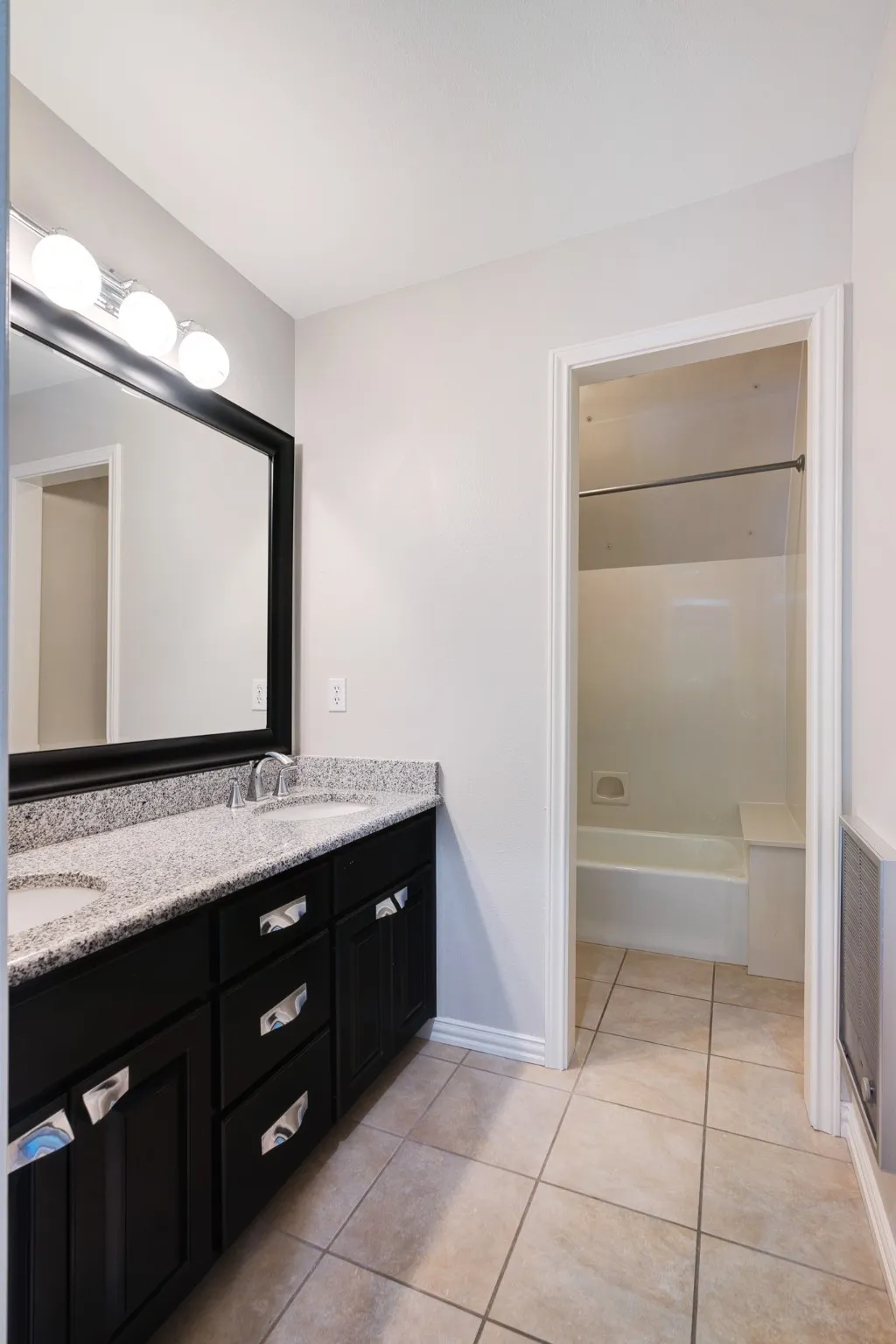 Single Family Residence For Sale in Lamar County , 635 Cedar Creek, Reno, Texas 75462, 5 Bedroom, 3 Bathroom, 2 Garage spaces, 2,721 Sqft, built in 1992, mls#21127854, Real Estate Agent in Reno, Homes For Sale in Lamar county, Homes For Sale in Reno, Realtor in Reno Texas, Real Estate Brokerage Independent Realty Texas, Luminita Cordes Realtor