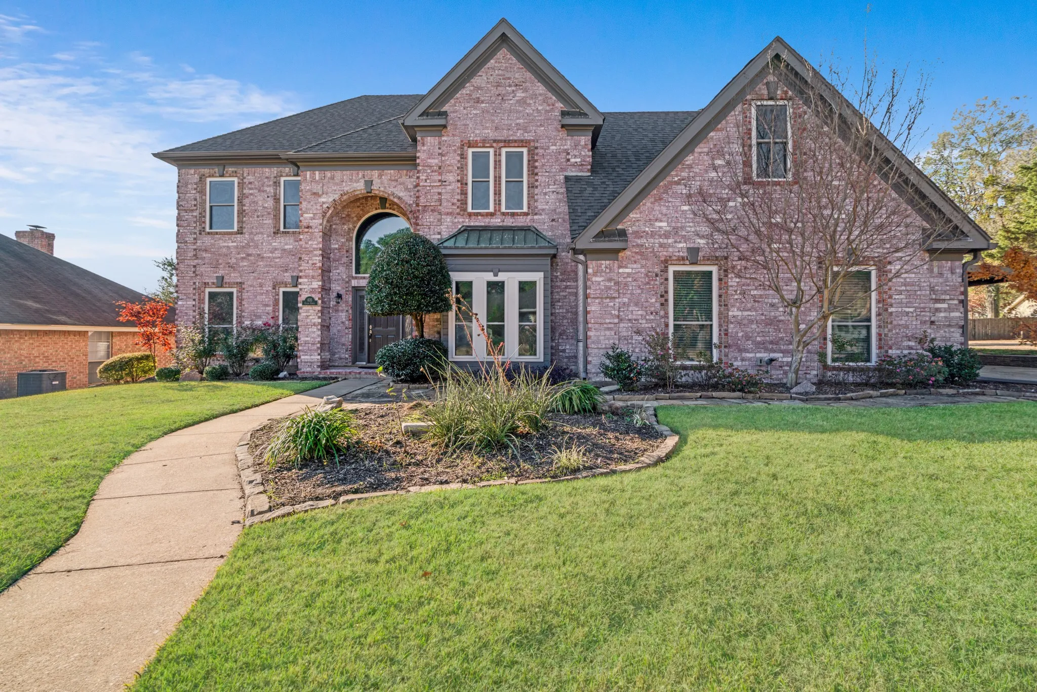 Single Family Residence For Sale in Lamar County , 635 Cedar Creek, Reno, Texas 75462, 5 Bedroom, 3 Bathroom, 2 Garage spaces, 2,721 Sqft, built in 1992, mls#21127854, Real Estate Agent in Reno, Homes For Sale in Lamar county, Homes For Sale in Reno, Realtor in Reno Texas, Real Estate Brokerage Independent Realty Texas, Luminita Cordes Realtor