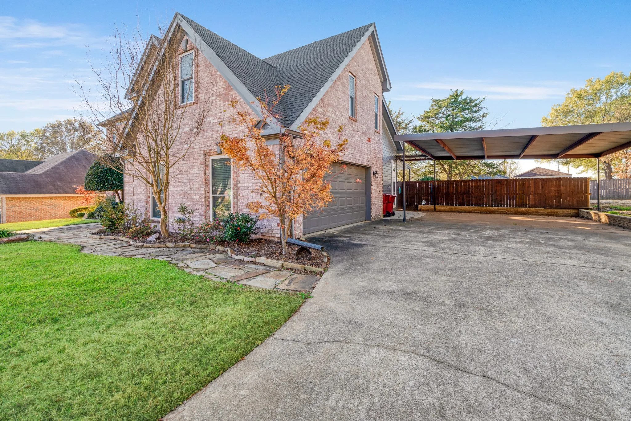 Single Family Residence For Sale in Lamar County , 635 Cedar Creek, Reno, Texas 75462, 5 Bedroom, 3 Bathroom, 2 Garage spaces, 2,721 Sqft, built in 1992, mls#21127854, Real Estate Agent in Reno, Homes For Sale in Lamar county, Homes For Sale in Reno, Realtor in Reno Texas, Real Estate Brokerage Independent Realty Texas, Luminita Cordes Realtor