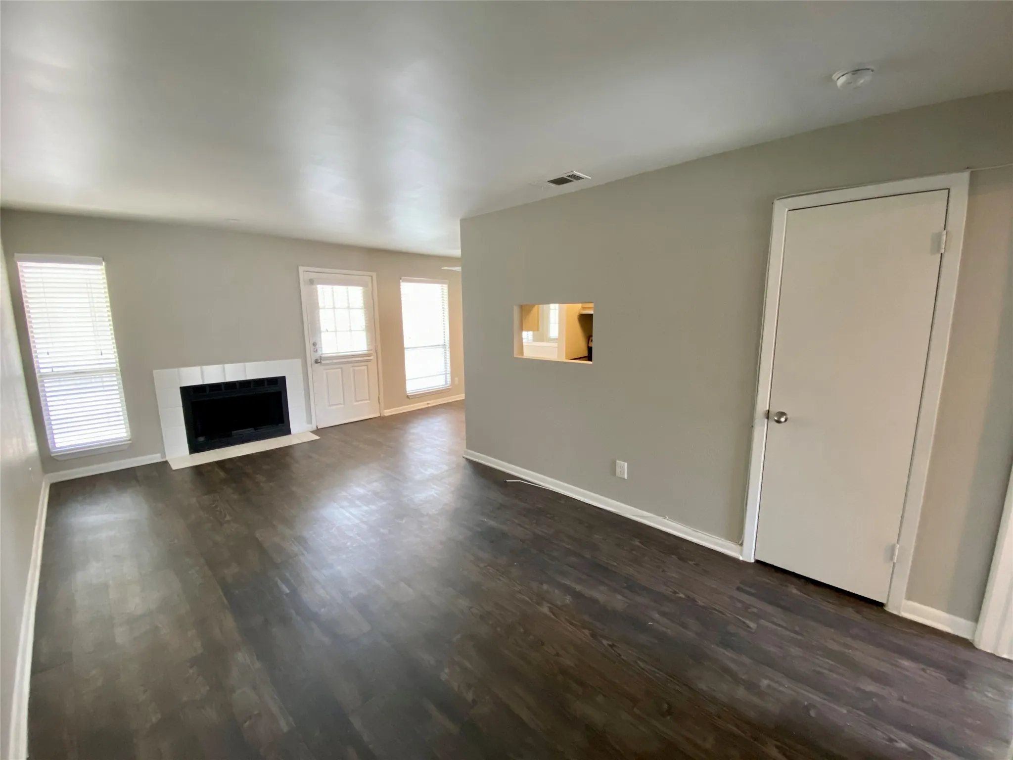 Condominium For Rent in Dallas County , 4502 Gaston Avenue 322, Dallas, Texas 75246, 1 Bedroom, 1 Bathroom, Garage spaces, 567 Sqft, built in 1984, Preowned, mls#21130743, Real Estate Agent in Dallas, Homes For Rent in Dallas county, Homes For Rent in Dallas, Realtor in Dallas Texas, Real Estate Brokerage Independent Realty Texas, Luminita Cordes Realtor