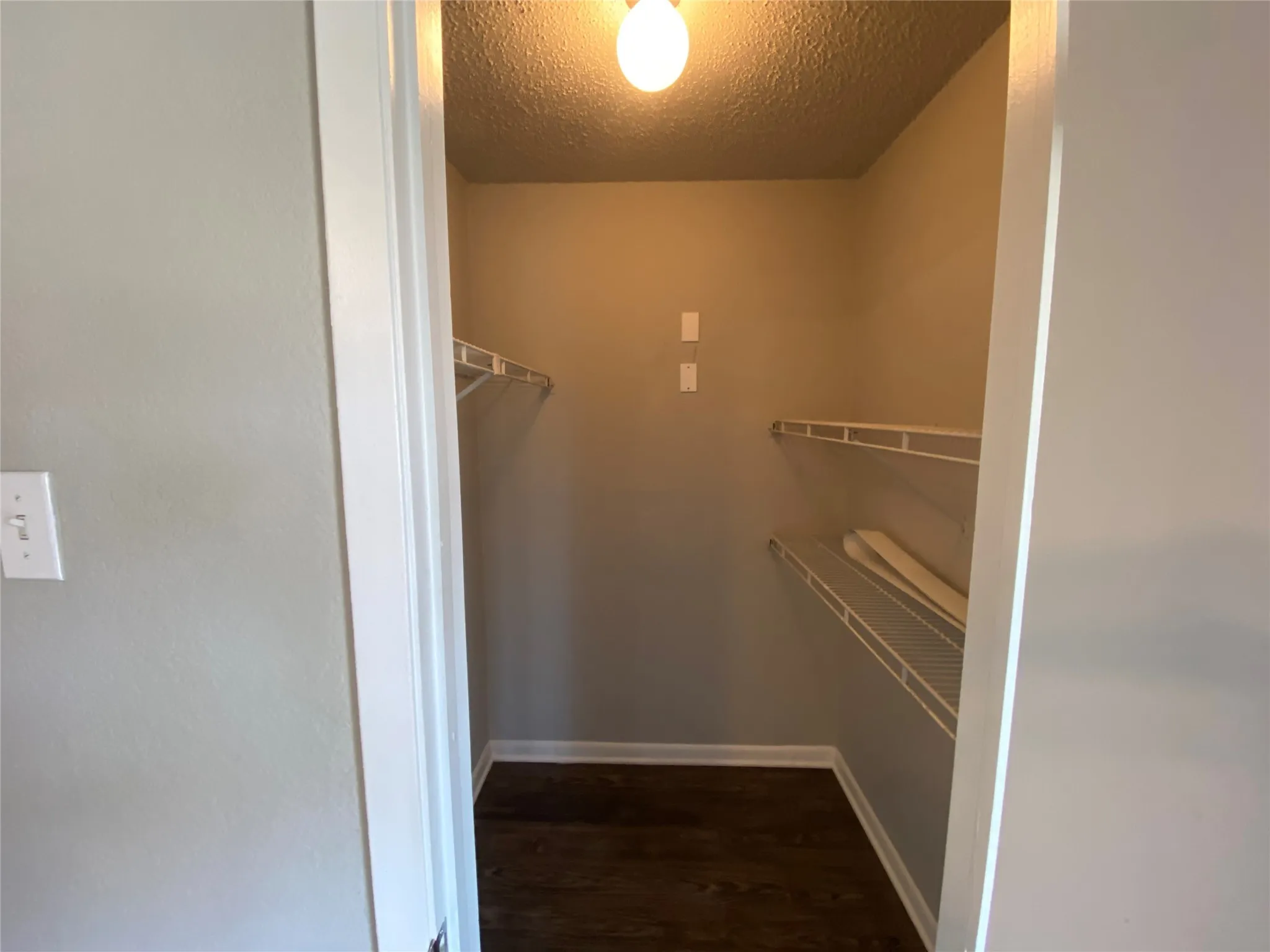 Condominium For Rent in Dallas County , 4502 Gaston Avenue 322, Dallas, Texas 75246, 1 Bedroom, 1 Bathroom, Garage spaces, 567 Sqft, built in 1984, Preowned, mls#21130743, Real Estate Agent in Dallas, Homes For Rent in Dallas county, Homes For Rent in Dallas, Realtor in Dallas Texas, Real Estate Brokerage Independent Realty Texas, Luminita Cordes Realtor