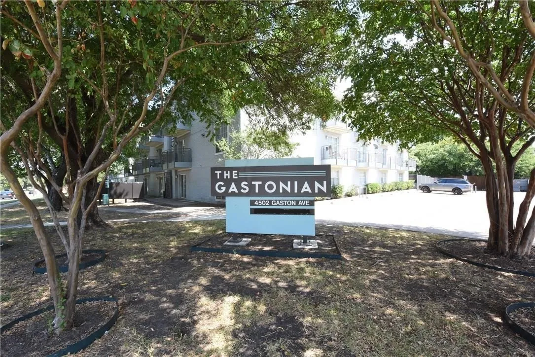Condominium For Rent in Dallas County , 4502 Gaston Avenue 322, Dallas, Texas 75246, 1 Bedroom, 1 Bathroom, Garage spaces, 567 Sqft, built in 1984, Preowned, mls#21130743, Real Estate Agent in Dallas, Homes For Rent in Dallas county, Homes For Rent in Dallas, Realtor in Dallas Texas, Real Estate Brokerage Independent Realty Texas, Luminita Cordes Realtor