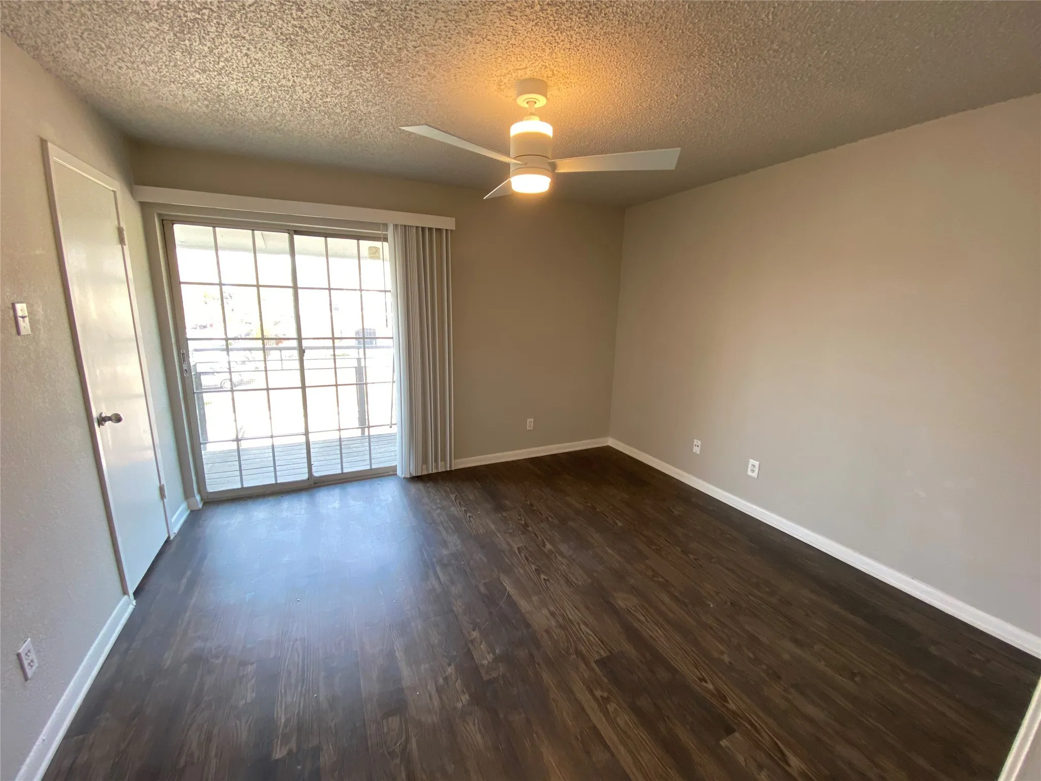 Condominium For Rent in Dallas County , 4502 Gaston Avenue 322, Dallas, Texas 75246, 1 Bedroom, 1 Bathroom, Garage spaces, 567 Sqft, built in 1984, Preowned, mls#21130743, Real Estate Agent in Dallas, Homes For Rent in Dallas county, Homes For Rent in Dallas, Realtor in Dallas Texas, Real Estate Brokerage Independent Realty Texas, Luminita Cordes Realtor
