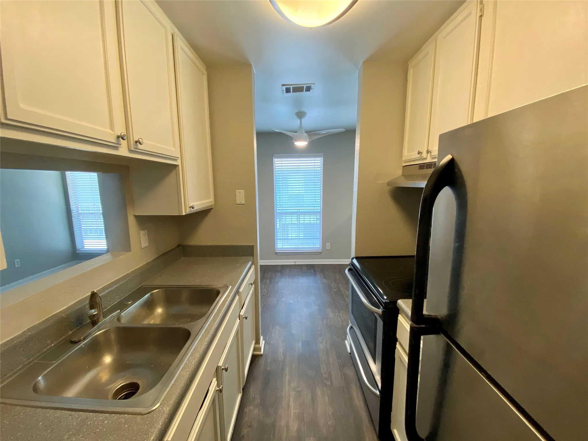 Condominium For Rent in Dallas County , 4502 Gaston Avenue 322, Dallas, Texas 75246, 1 Bedroom, 1 Bathroom, Garage spaces, 567 Sqft, built in 1984, Preowned, mls#21130743, Real Estate Agent in Dallas, Homes For Rent in Dallas county, Homes For Rent in Dallas, Realtor in Dallas Texas, Real Estate Brokerage Independent Realty Texas, Luminita Cordes Realtor