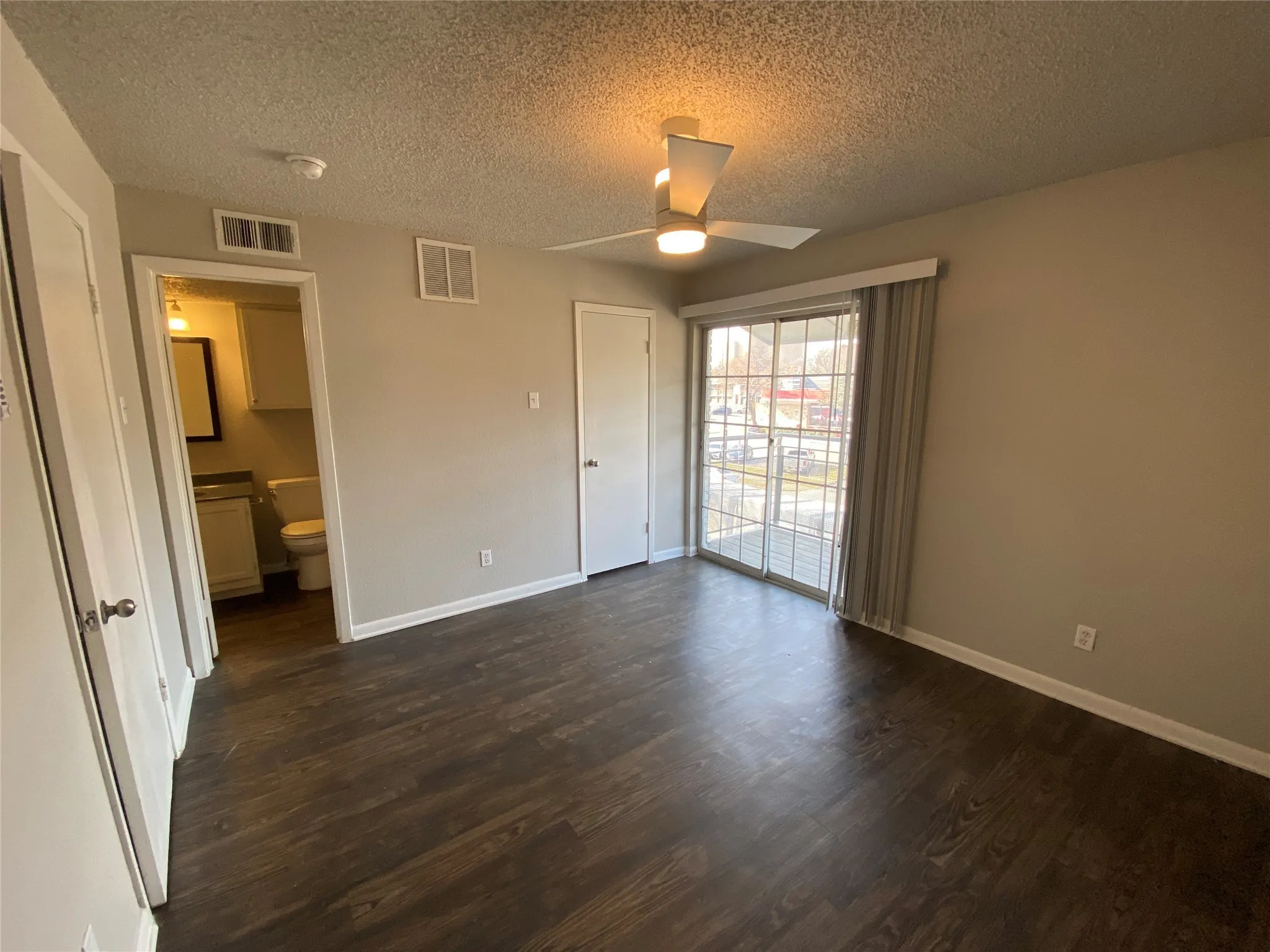 Condominium For Rent in Dallas County , 4502 Gaston Avenue 322, Dallas, Texas 75246, 1 Bedroom, 1 Bathroom, Garage spaces, 567 Sqft, built in 1984, Preowned, mls#21130743, Real Estate Agent in Dallas, Homes For Rent in Dallas county, Homes For Rent in Dallas, Realtor in Dallas Texas, Real Estate Brokerage Independent Realty Texas, Luminita Cordes Realtor