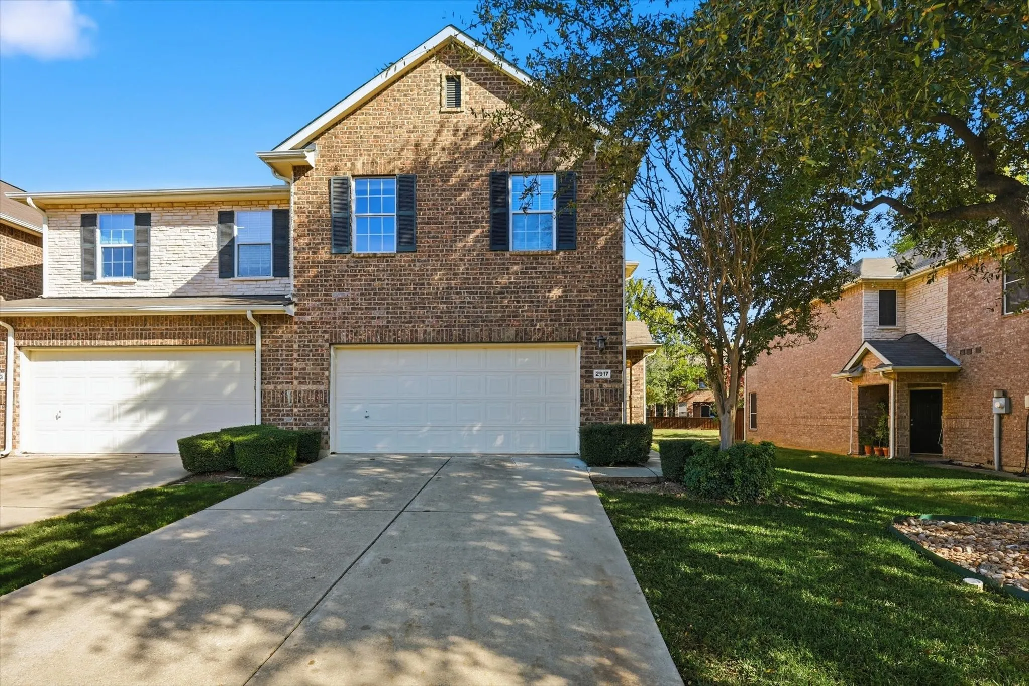 Townhouse For Sale in Dallas County , 2917 Saint Andrews Drive, Lewisville, Texas 75067, 3 Bedroom, 3 Bathroom, 2 Garage spaces, 1,860 Sqft, built in 2004, Preowned, mls#21130643, Real Estate Agent in Lewisville, Homes For Sale in Dallas county, Homes For Sale in Lewisville, Realtor in Lewisville Texas, Real Estate Brokerage Independent Realty Texas, Luminita Cordes Realtor
