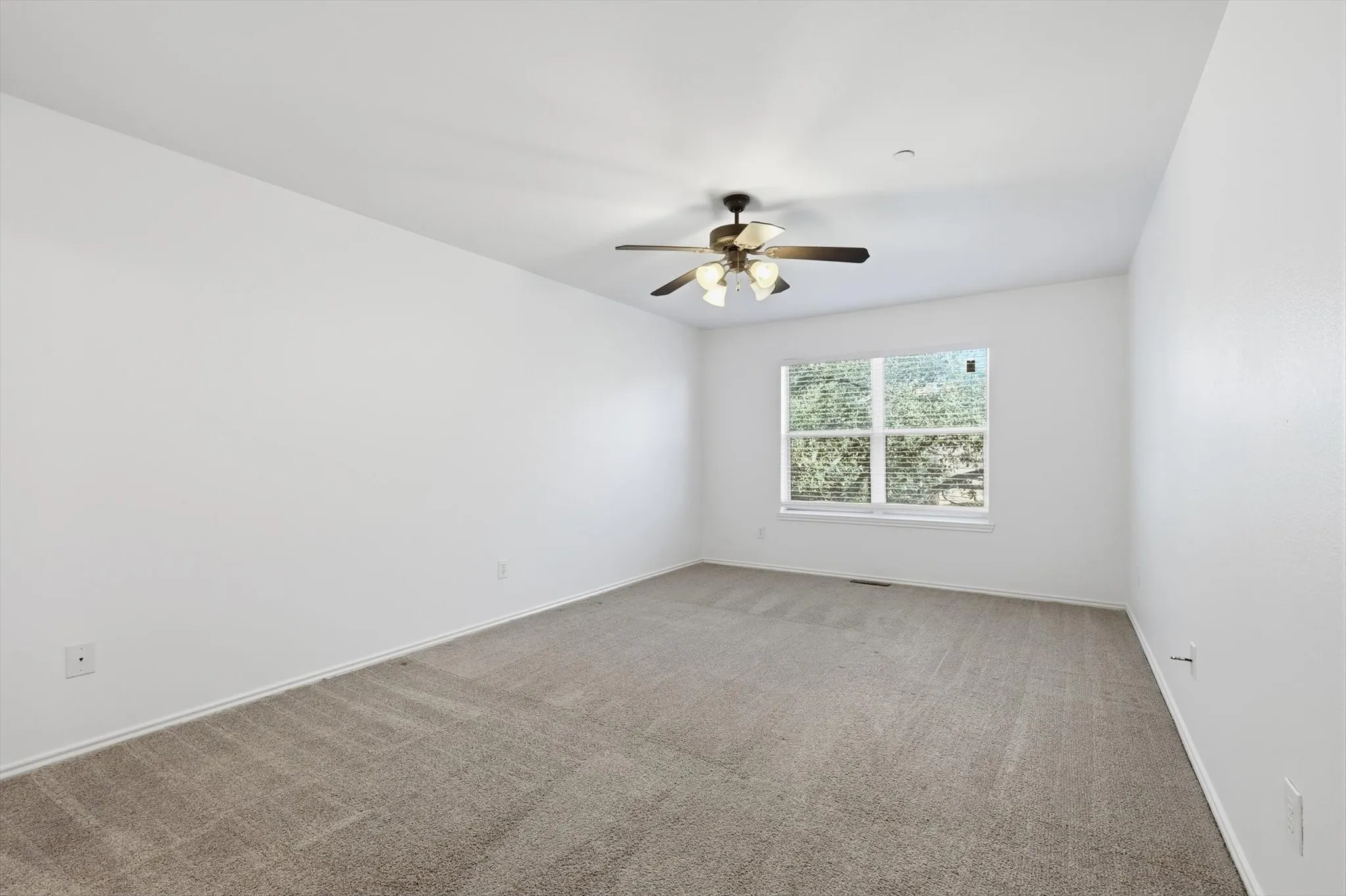 Townhouse For Sale in Dallas County , 2917 Saint Andrews Drive, Lewisville, Texas 75067, 3 Bedroom, 3 Bathroom, 2 Garage spaces, 1,860 Sqft, built in 2004, Preowned, mls#21130643, Real Estate Agent in Lewisville, Homes For Sale in Dallas county, Homes For Sale in Lewisville, Realtor in Lewisville Texas, Real Estate Brokerage Independent Realty Texas, Luminita Cordes Realtor