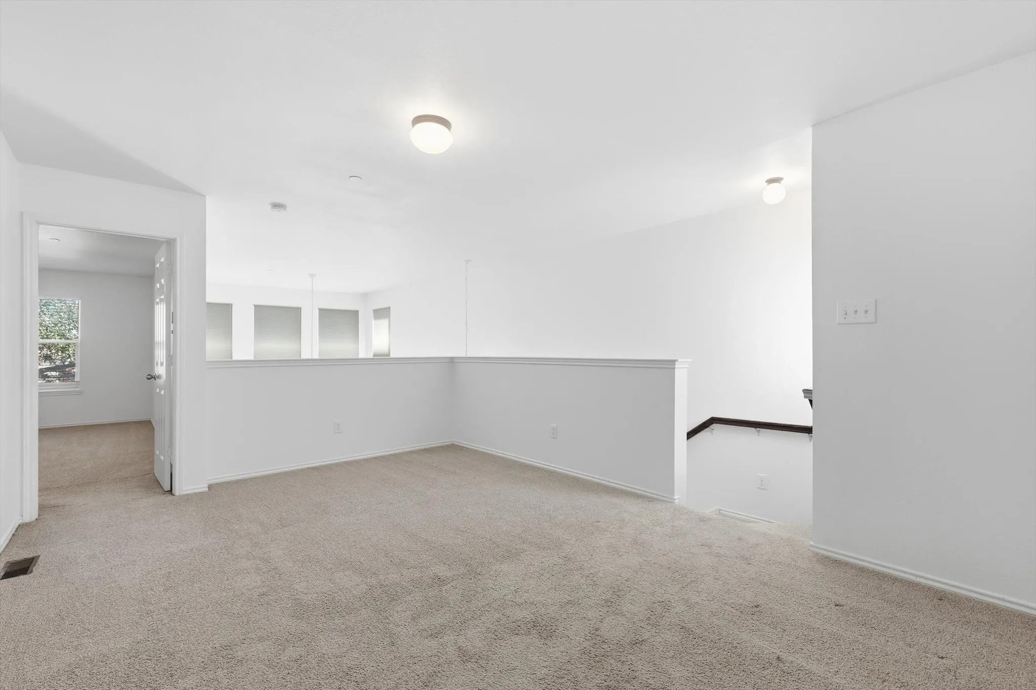 Townhouse For Sale in Dallas County , 2917 Saint Andrews Drive, Lewisville, Texas 75067, 3 Bedroom, 3 Bathroom, 2 Garage spaces, 1,860 Sqft, built in 2004, Preowned, mls#21130643, Real Estate Agent in Lewisville, Homes For Sale in Dallas county, Homes For Sale in Lewisville, Realtor in Lewisville Texas, Real Estate Brokerage Independent Realty Texas, Luminita Cordes Realtor