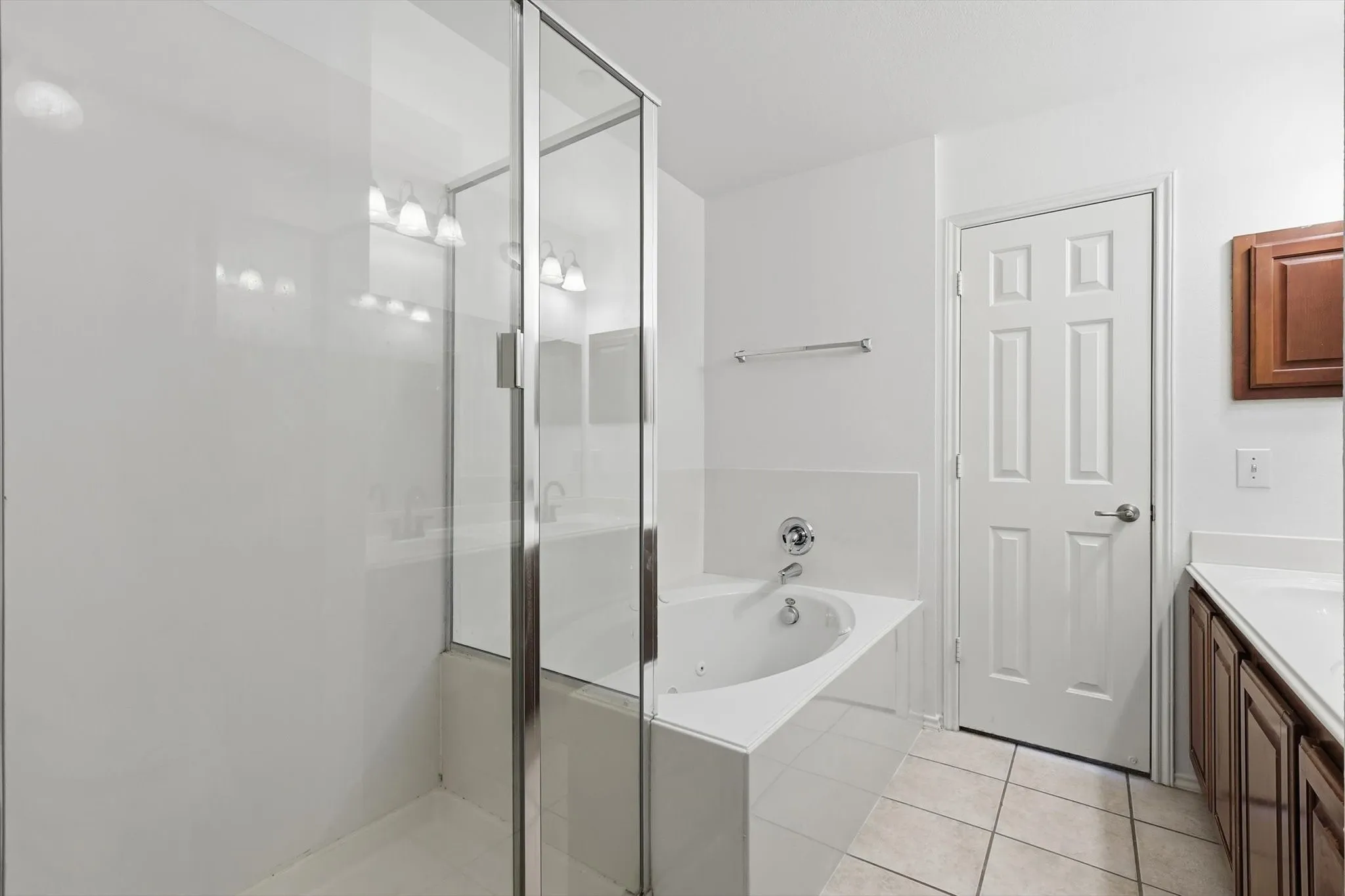 Townhouse For Sale in Dallas County , 2917 Saint Andrews Drive, Lewisville, Texas 75067, 3 Bedroom, 3 Bathroom, 2 Garage spaces, 1,860 Sqft, built in 2004, Preowned, mls#21130643, Real Estate Agent in Lewisville, Homes For Sale in Dallas county, Homes For Sale in Lewisville, Realtor in Lewisville Texas, Real Estate Brokerage Independent Realty Texas, Luminita Cordes Realtor