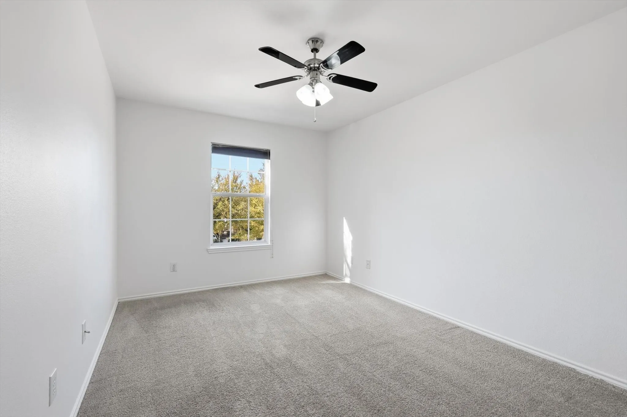 Townhouse For Sale in Dallas County , 2917 Saint Andrews Drive, Lewisville, Texas 75067, 3 Bedroom, 3 Bathroom, 2 Garage spaces, 1,860 Sqft, built in 2004, Preowned, mls#21130643, Real Estate Agent in Lewisville, Homes For Sale in Dallas county, Homes For Sale in Lewisville, Realtor in Lewisville Texas, Real Estate Brokerage Independent Realty Texas, Luminita Cordes Realtor