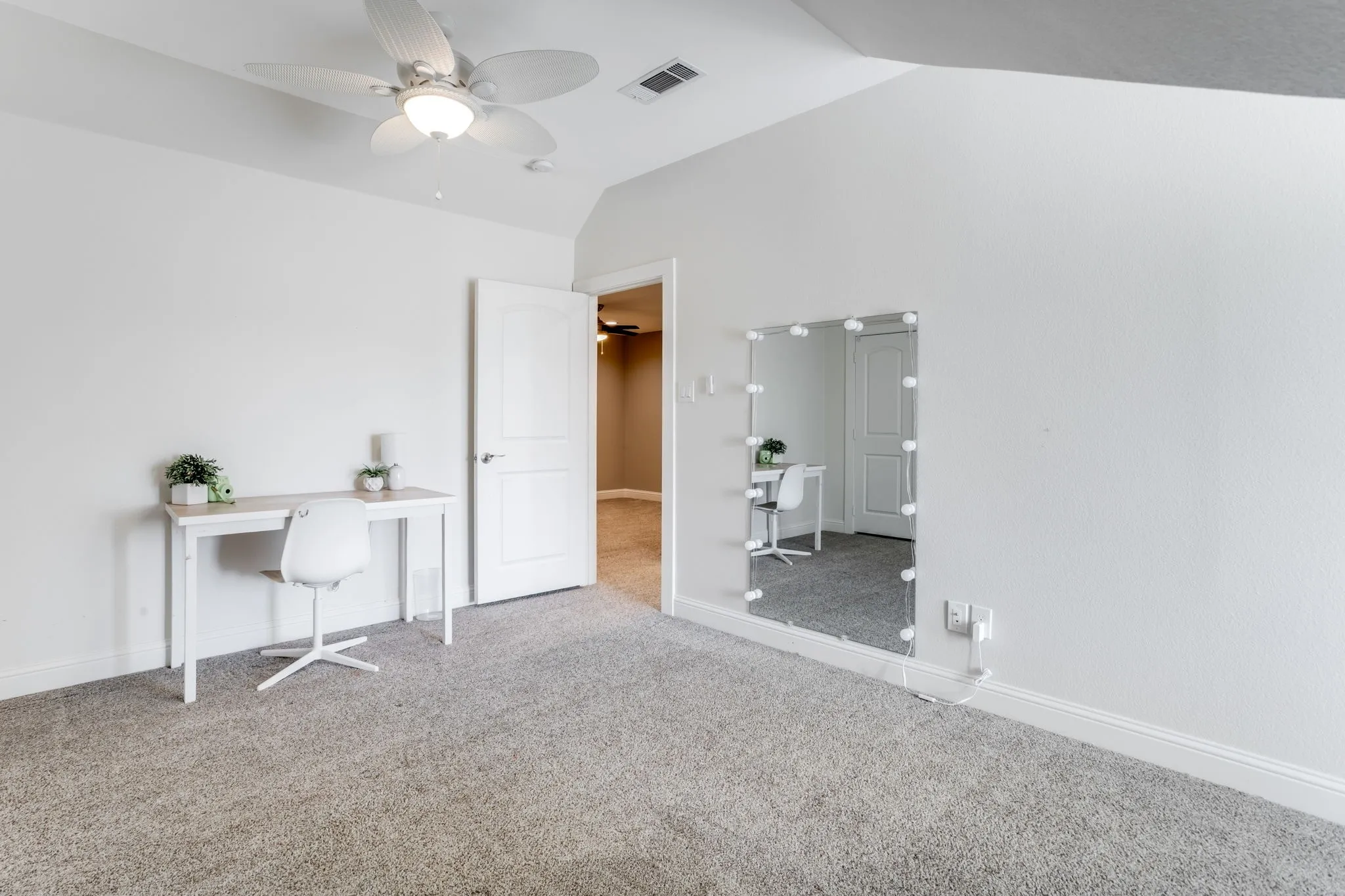 Single Family Residence For Sale in Collin County , 949 W Sunset Boulevard, Celina, Texas 75009, 5 Bedroom, 4 Bathroom, 4 Garage spaces, 3,446 Sqft, built in 2015, mls#21130838, Real Estate Agent in Celina, Homes For Sale in Collin county, Homes For Sale in Celina, Realtor in Celina Texas, Real Estate Brokerage Independent Realty Texas, Luminita Cordes Realtor