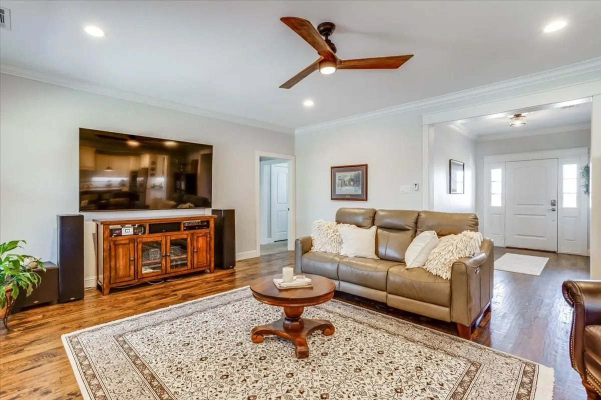 Single Family Residence For Sale in Collin County , 949 W Sunset Boulevard, Celina, Texas 75009, 5 Bedroom, 4 Bathroom, 4 Garage spaces, 3,446 Sqft, built in 2015, mls#21130838, Real Estate Agent in Celina, Homes For Sale in Collin county, Homes For Sale in Celina, Realtor in Celina Texas, Real Estate Brokerage Independent Realty Texas, Luminita Cordes Realtor