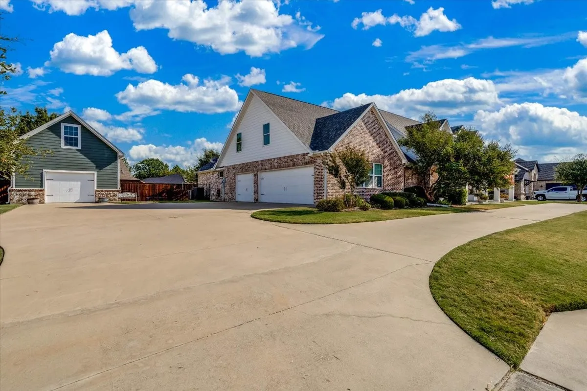 Single Family Residence For Sale in Collin County , 949 W Sunset Boulevard, Celina, Texas 75009, 5 Bedroom, 4 Bathroom, 4 Garage spaces, 3,446 Sqft, built in 2015, mls#21130838, Real Estate Agent in Celina, Homes For Sale in Collin county, Homes For Sale in Celina, Realtor in Celina Texas, Real Estate Brokerage Independent Realty Texas, Luminita Cordes Realtor