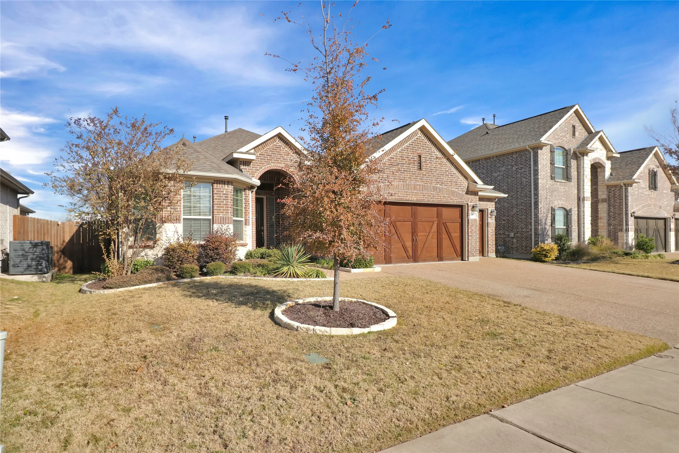 Side front view showing the great curb appeal. And it is located on a cul-de-sac street.