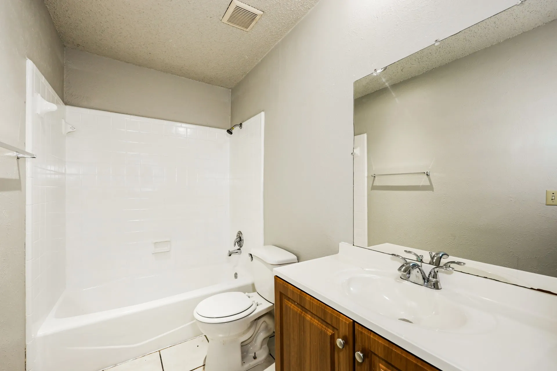 Single Family Residence For Rent in Dallas County , 218 Long shadow Lane, Mesquite, Texas 75149, 3 Bedroom, 2 Bathroom, 1 Garage spaces, 1,449 Sqft, built in 1974, Preowned, mls#21130969, Real Estate Agent in Mesquite, Homes For Rent in Dallas county, Homes For Rent in Mesquite, Realtor in Mesquite Texas, Real Estate Brokerage Independent Realty Texas, Luminita Cordes Realtor