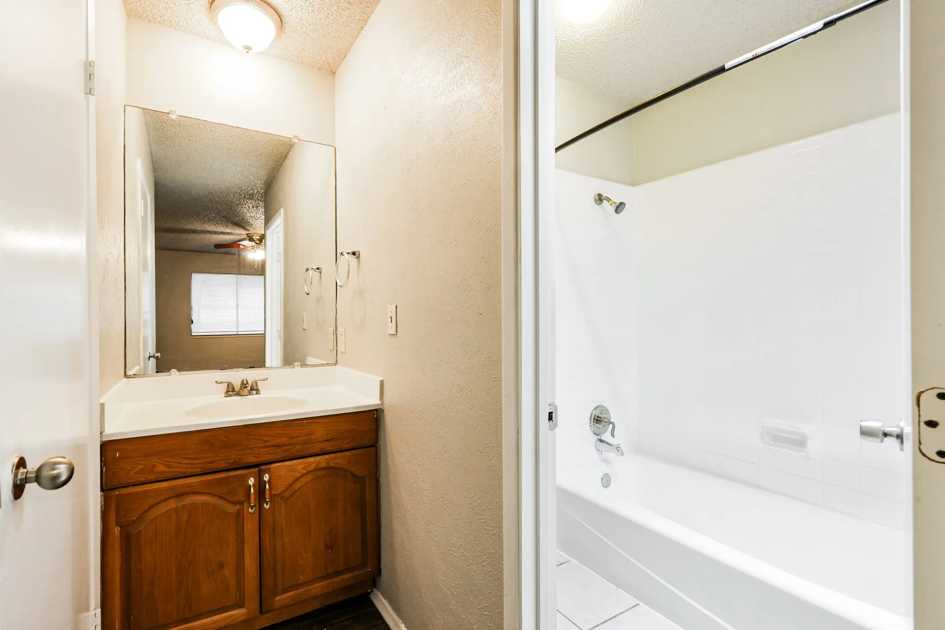 Single Family Residence For Rent in Dallas County , 218 Long shadow Lane, Mesquite, Texas 75149, 3 Bedroom, 2 Bathroom, 1 Garage spaces, 1,449 Sqft, built in 1974, Preowned, mls#21130969, Real Estate Agent in Mesquite, Homes For Rent in Dallas county, Homes For Rent in Mesquite, Realtor in Mesquite Texas, Real Estate Brokerage Independent Realty Texas, Luminita Cordes Realtor