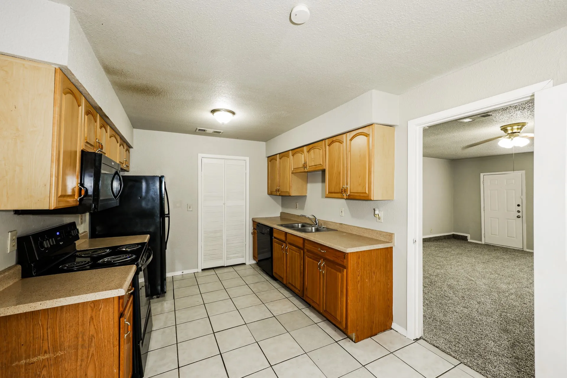 Single Family Residence For Rent in Dallas County , 218 Long shadow Lane, Mesquite, Texas 75149, 3 Bedroom, 2 Bathroom, 1 Garage spaces, 1,449 Sqft, built in 1974, Preowned, mls#21130969, Real Estate Agent in Mesquite, Homes For Rent in Dallas county, Homes For Rent in Mesquite, Realtor in Mesquite Texas, Real Estate Brokerage Independent Realty Texas, Luminita Cordes Realtor