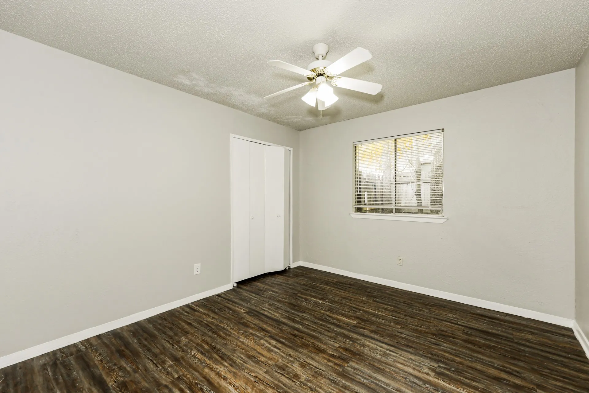 Single Family Residence For Rent in Dallas County , 218 Long shadow Lane, Mesquite, Texas 75149, 3 Bedroom, 2 Bathroom, 1 Garage spaces, 1,449 Sqft, built in 1974, Preowned, mls#21130969, Real Estate Agent in Mesquite, Homes For Rent in Dallas county, Homes For Rent in Mesquite, Realtor in Mesquite Texas, Real Estate Brokerage Independent Realty Texas, Luminita Cordes Realtor