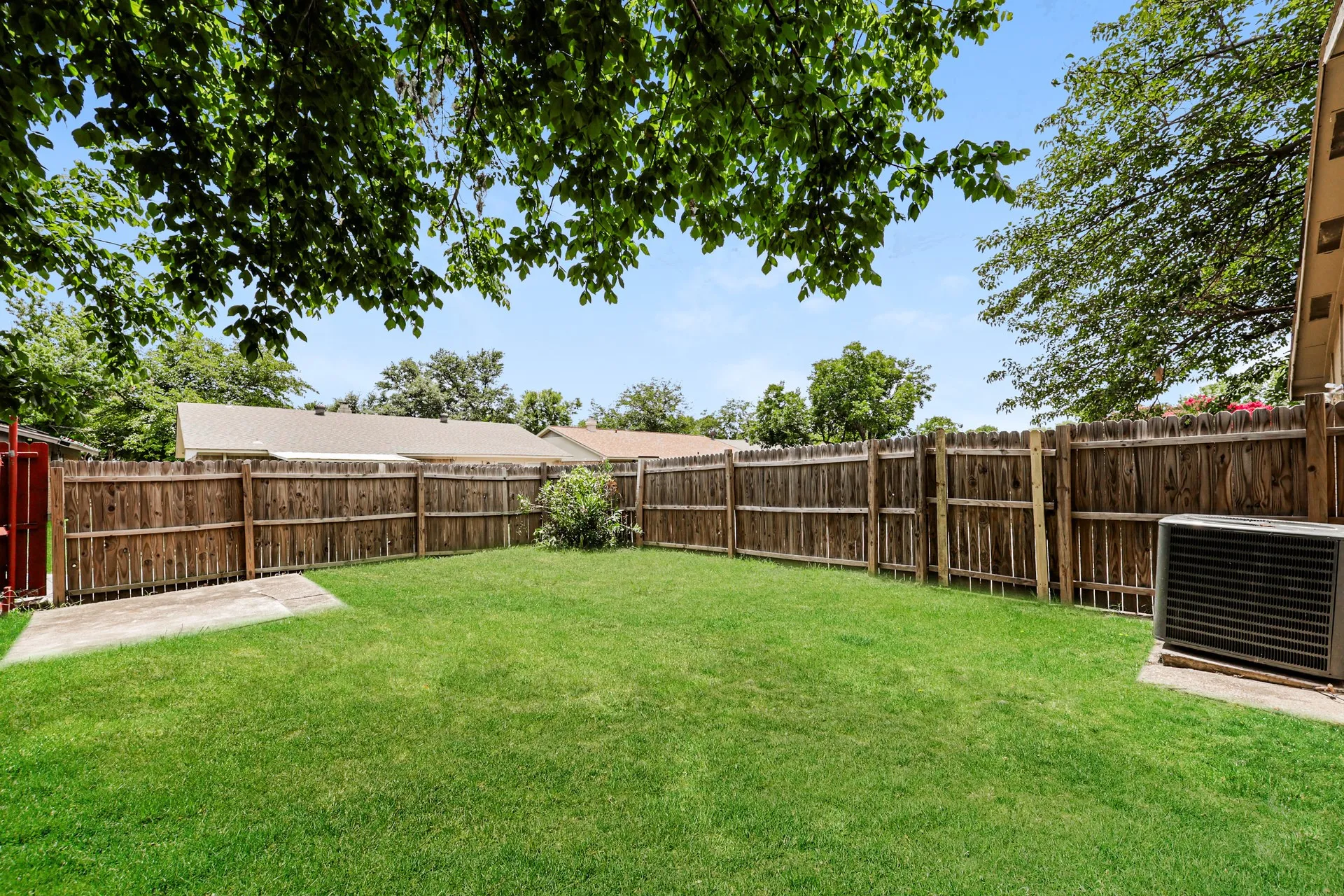 Single Family Residence For Rent in Dallas County , 218 Long shadow Lane, Mesquite, Texas 75149, 3 Bedroom, 2 Bathroom, 1 Garage spaces, 1,449 Sqft, built in 1974, Preowned, mls#21130969, Real Estate Agent in Mesquite, Homes For Rent in Dallas county, Homes For Rent in Mesquite, Realtor in Mesquite Texas, Real Estate Brokerage Independent Realty Texas, Luminita Cordes Realtor