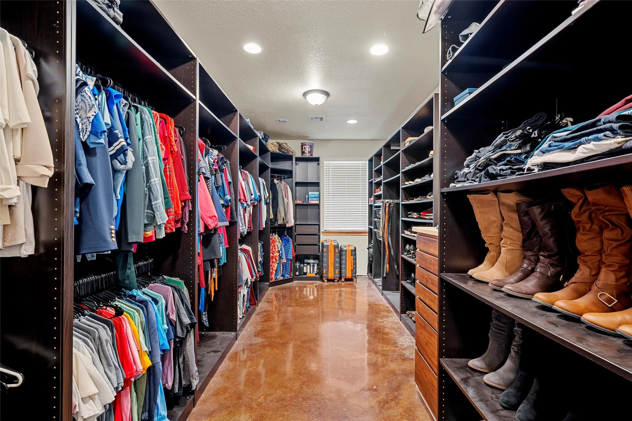 Single Family Residence For Sale in Mc Lennan County , 2743 Tokio Road, West, Texas 76691, 4 Bedroom, 4 Bathroom, 2 Garage spaces, 3,976 Sqft, built in 2014, mls#21130002, Real Estate Agent in West, Homes For Sale in Mc Lennan county, Homes For Sale in West, Realtor in West Texas, Real Estate Brokerage Independent Realty Texas, Luminita Cordes Realtor