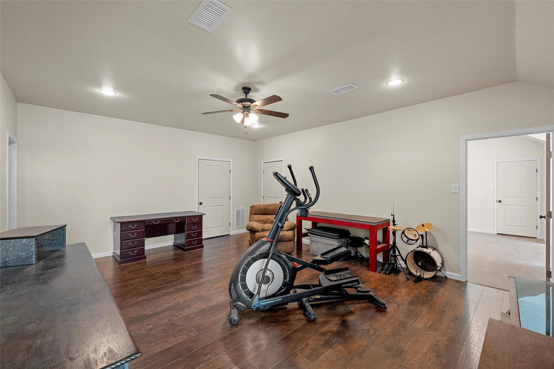 Single Family Residence For Sale in Mc Lennan County , 2743 Tokio Road, West, Texas 76691, 4 Bedroom, 4 Bathroom, 2 Garage spaces, 3,976 Sqft, built in 2014, mls#21130002, Real Estate Agent in West, Homes For Sale in Mc Lennan county, Homes For Sale in West, Realtor in West Texas, Real Estate Brokerage Independent Realty Texas, Luminita Cordes Realtor
