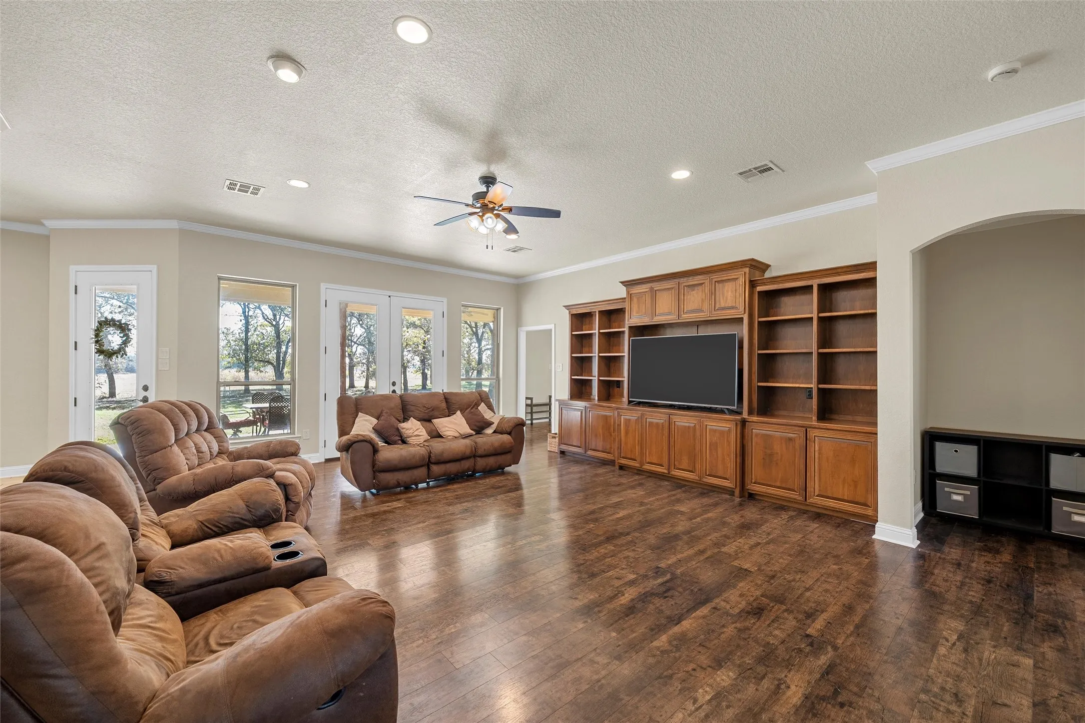 Single Family Residence For Sale in Mc Lennan County , 2743 Tokio Road, West, Texas 76691, 4 Bedroom, 4 Bathroom, 2 Garage spaces, 3,976 Sqft, built in 2014, mls#21130002, Real Estate Agent in West, Homes For Sale in Mc Lennan county, Homes For Sale in West, Realtor in West Texas, Real Estate Brokerage Independent Realty Texas, Luminita Cordes Realtor