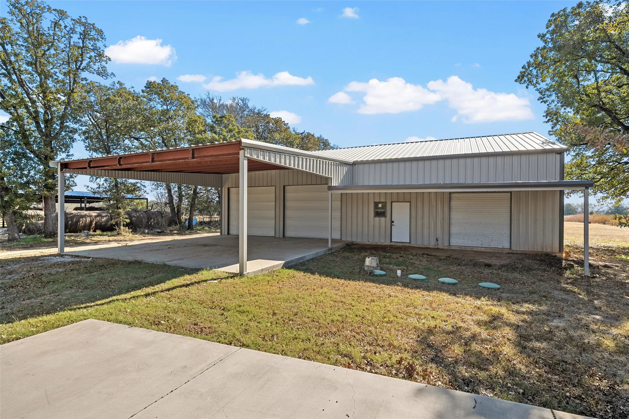 Single Family Residence For Sale in Mc Lennan County , 2743 Tokio Road, West, Texas 76691, 4 Bedroom, 4 Bathroom, 2 Garage spaces, 3,976 Sqft, built in 2014, mls#21130002, Real Estate Agent in West, Homes For Sale in Mc Lennan county, Homes For Sale in West, Realtor in West Texas, Real Estate Brokerage Independent Realty Texas, Luminita Cordes Realtor