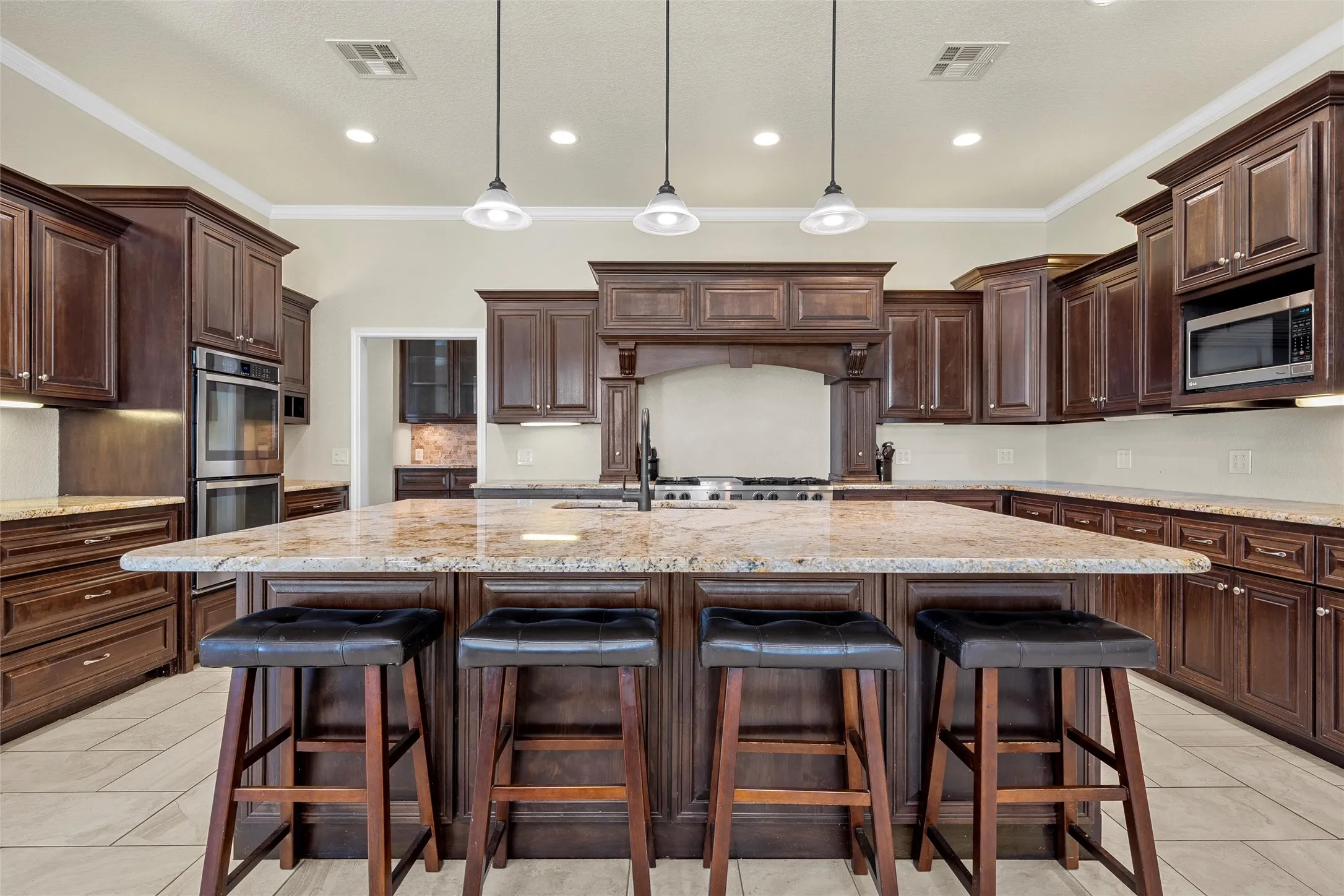 Single Family Residence For Sale in Mc Lennan County , 2743 Tokio Road, West, Texas 76691, 4 Bedroom, 4 Bathroom, 2 Garage spaces, 3,976 Sqft, built in 2014, mls#21130002, Real Estate Agent in West, Homes For Sale in Mc Lennan county, Homes For Sale in West, Realtor in West Texas, Real Estate Brokerage Independent Realty Texas, Luminita Cordes Realtor