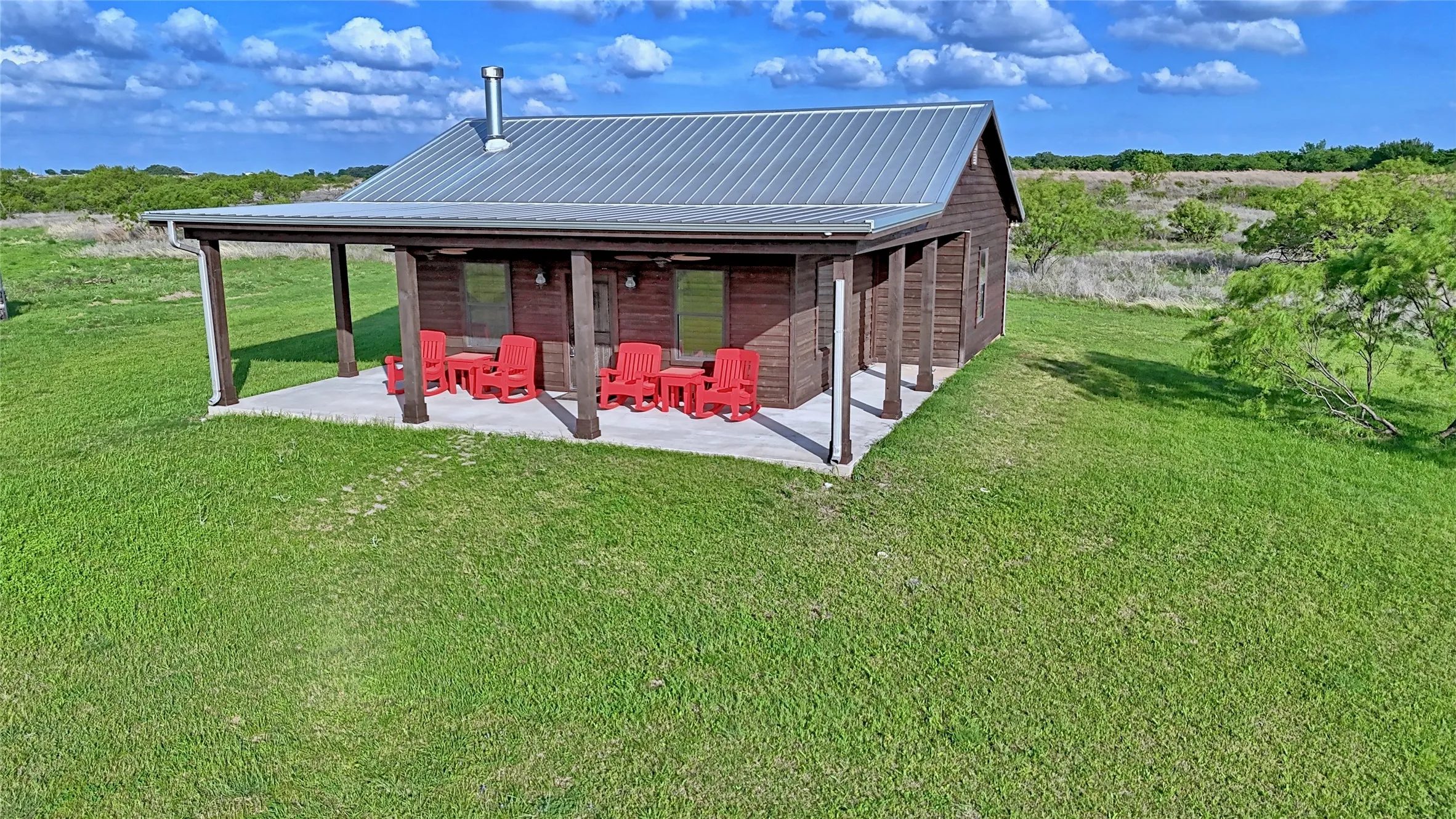 Single Family Residence For Sale in Montague County , 802 Fm 2634, Nocona, Texas 76255, 2 Bedroom, 2 Bathroom, 3 Garage spaces, 1,032 Sqft, built in 2017, Preowned, mls#21129407, Real Estate Agent in Nocona, Homes For Sale in Montague county, Homes For Sale in Nocona, Realtor in Nocona Texas, Real Estate Brokerage Independent Realty Texas, Luminita Cordes Realtor
