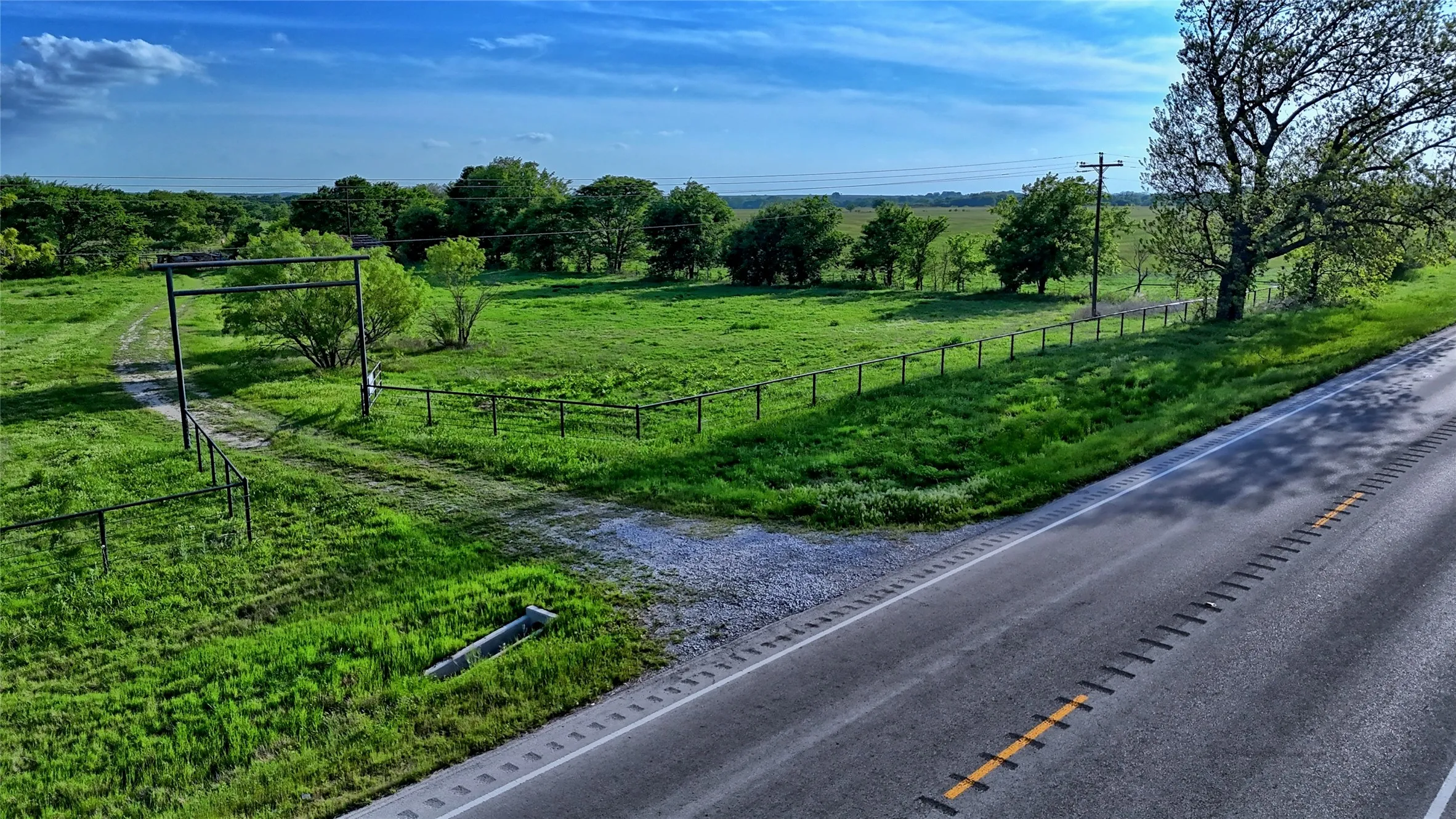 Single Family Residence For Sale in Montague County , 802 Fm 2634, Nocona, Texas 76255, 2 Bedroom, 2 Bathroom, 3 Garage spaces, 1,032 Sqft, built in 2017, Preowned, mls#21129407, Real Estate Agent in Nocona, Homes For Sale in Montague county, Homes For Sale in Nocona, Realtor in Nocona Texas, Real Estate Brokerage Independent Realty Texas, Luminita Cordes Realtor