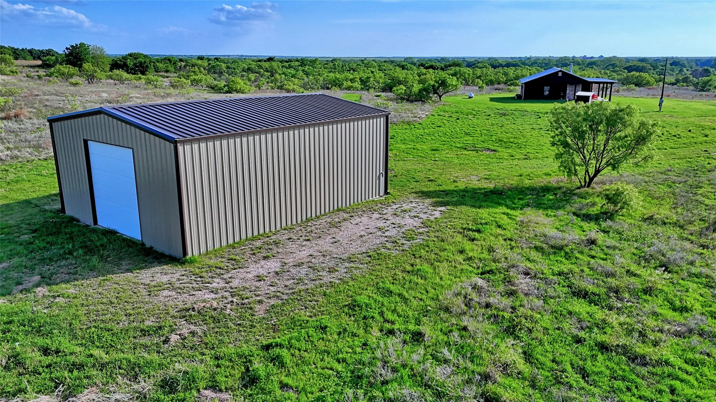 Single Family Residence For Sale in Montague County , 802 Fm 2634, Nocona, Texas 76255, 2 Bedroom, 2 Bathroom, 3 Garage spaces, 1,032 Sqft, built in 2017, Preowned, mls#21129407, Real Estate Agent in Nocona, Homes For Sale in Montague county, Homes For Sale in Nocona, Realtor in Nocona Texas, Real Estate Brokerage Independent Realty Texas, Luminita Cordes Realtor