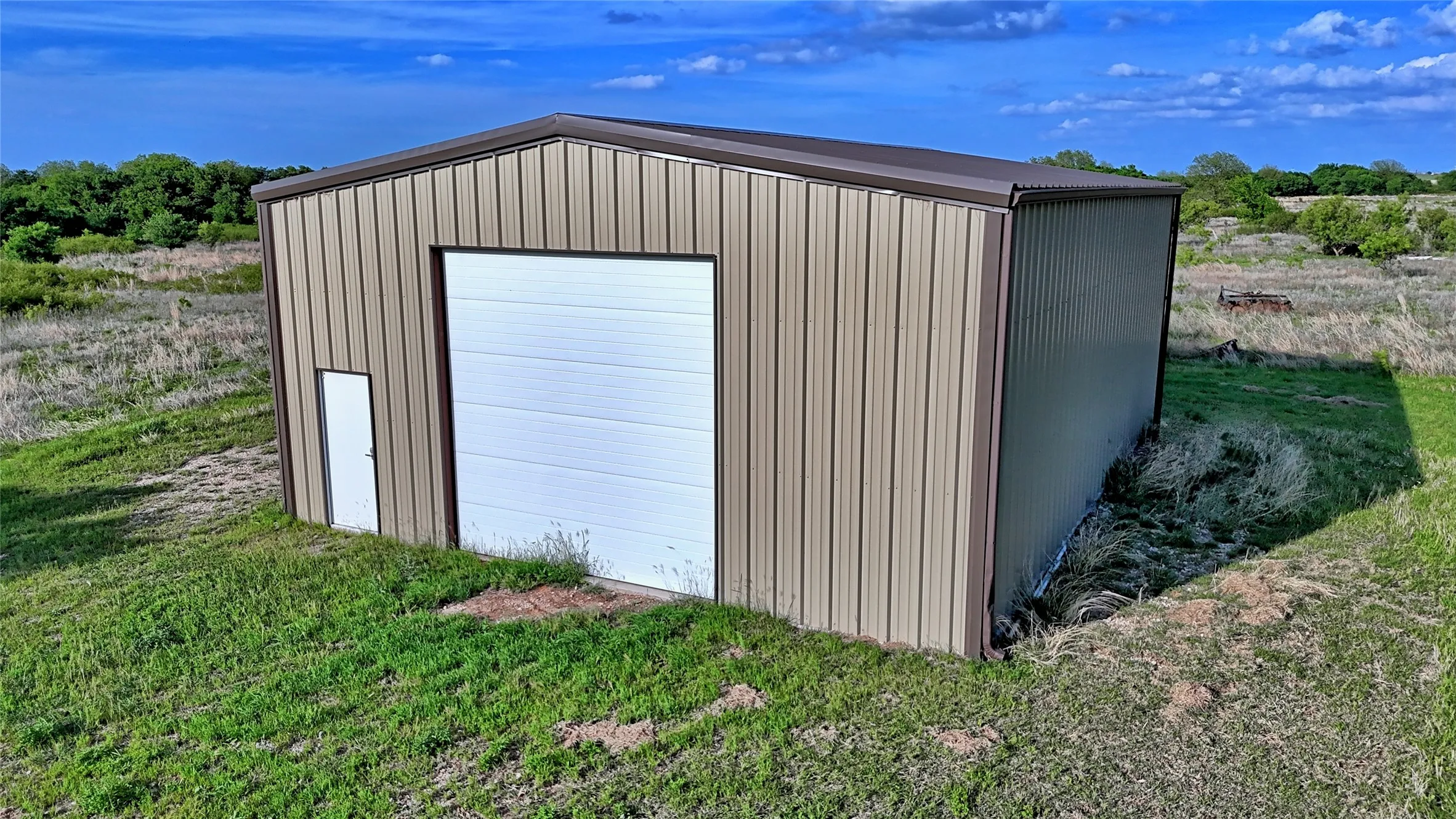 Single Family Residence For Sale in Montague County , 802 Fm 2634, Nocona, Texas 76255, 2 Bedroom, 2 Bathroom, 3 Garage spaces, 1,032 Sqft, built in 2017, Preowned, mls#21129407, Real Estate Agent in Nocona, Homes For Sale in Montague county, Homes For Sale in Nocona, Realtor in Nocona Texas, Real Estate Brokerage Independent Realty Texas, Luminita Cordes Realtor
