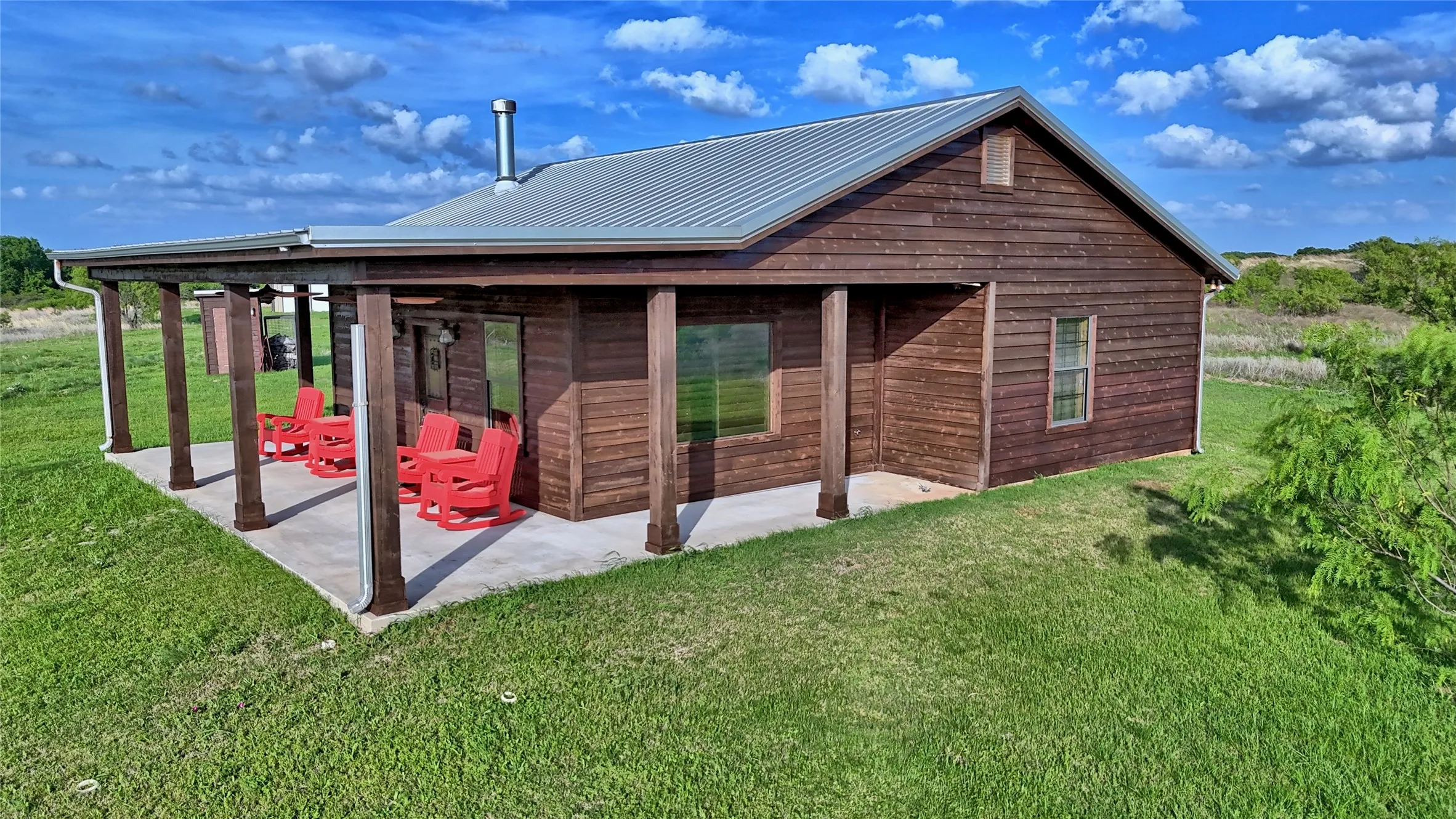 Single Family Residence For Sale in Montague County , 802 Fm 2634, Nocona, Texas 76255, 2 Bedroom, 2 Bathroom, 3 Garage spaces, 1,032 Sqft, built in 2017, Preowned, mls#21129407, Real Estate Agent in Nocona, Homes For Sale in Montague county, Homes For Sale in Nocona, Realtor in Nocona Texas, Real Estate Brokerage Independent Realty Texas, Luminita Cordes Realtor