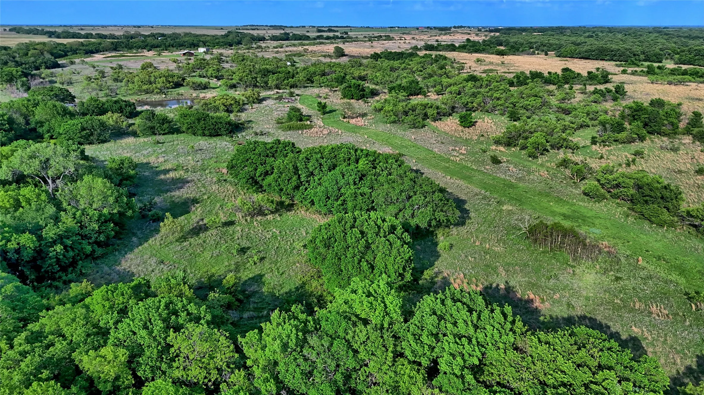 Single Family Residence For Sale in Montague County , 802 Fm 2634, Nocona, Texas 76255, 2 Bedroom, 2 Bathroom, 3 Garage spaces, 1,032 Sqft, built in 2017, Preowned, mls#21129407, Real Estate Agent in Nocona, Homes For Sale in Montague county, Homes For Sale in Nocona, Realtor in Nocona Texas, Real Estate Brokerage Independent Realty Texas, Luminita Cordes Realtor