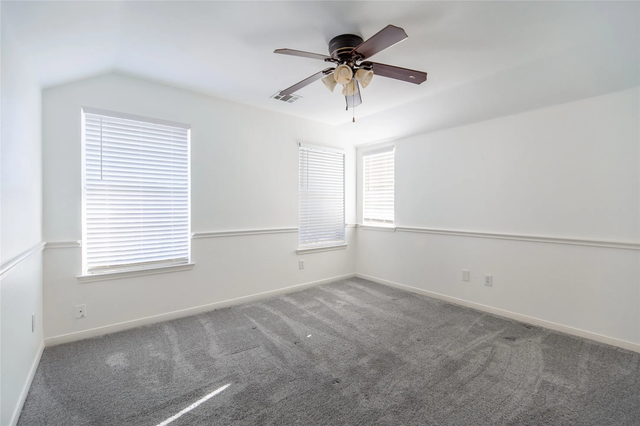 Single Family Residence For Sale in Dallas County , 7914 Albany Drive, Rowlett, Texas 75089, 4 Bedrooms, 4 Bathrooms, 2 Garage spaces, 2,214 Sqft, built in 2001, Price $400,000, mls#21131156, Real Estate Agent in Rowlett, Homes For Sale in Dallas county, Homes For Sale in Rowlett, Realtor in Rowlett Texas, Real Estate Brokerage Independent Realty Texas, Luminita Cordes Realtor