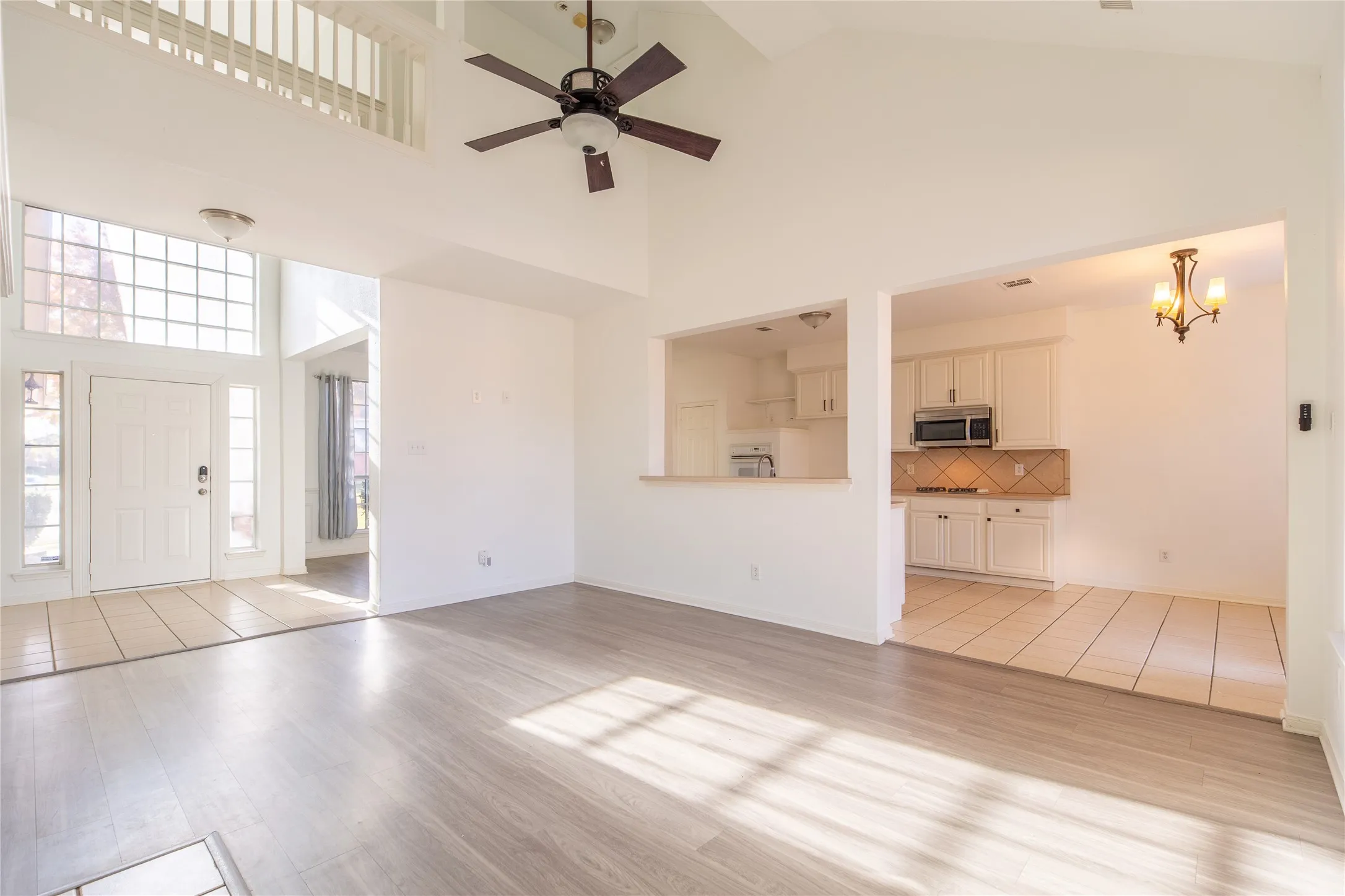 Single Family Residence For Sale in Dallas County , 7914 Albany Drive, Rowlett, Texas 75089, 4 Bedrooms, 4 Bathrooms, 2 Garage spaces, 2,214 Sqft, built in 2001, Price $400,000, mls#21131156, Real Estate Agent in Rowlett, Homes For Sale in Dallas county, Homes For Sale in Rowlett, Realtor in Rowlett Texas, Real Estate Brokerage Independent Realty Texas, Luminita Cordes Realtor