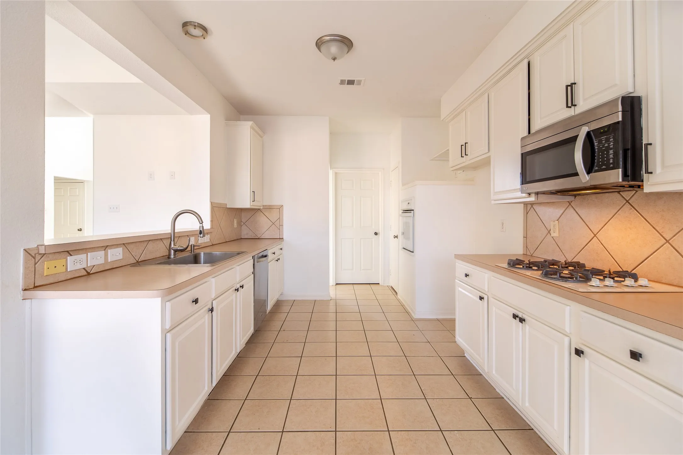 Single Family Residence For Sale in Dallas County , 7914 Albany Drive, Rowlett, Texas 75089, 4 Bedrooms, 4 Bathrooms, 2 Garage spaces, 2,214 Sqft, built in 2001, Price $400,000, mls#21131156, Real Estate Agent in Rowlett, Homes For Sale in Dallas county, Homes For Sale in Rowlett, Realtor in Rowlett Texas, Real Estate Brokerage Independent Realty Texas, Luminita Cordes Realtor
