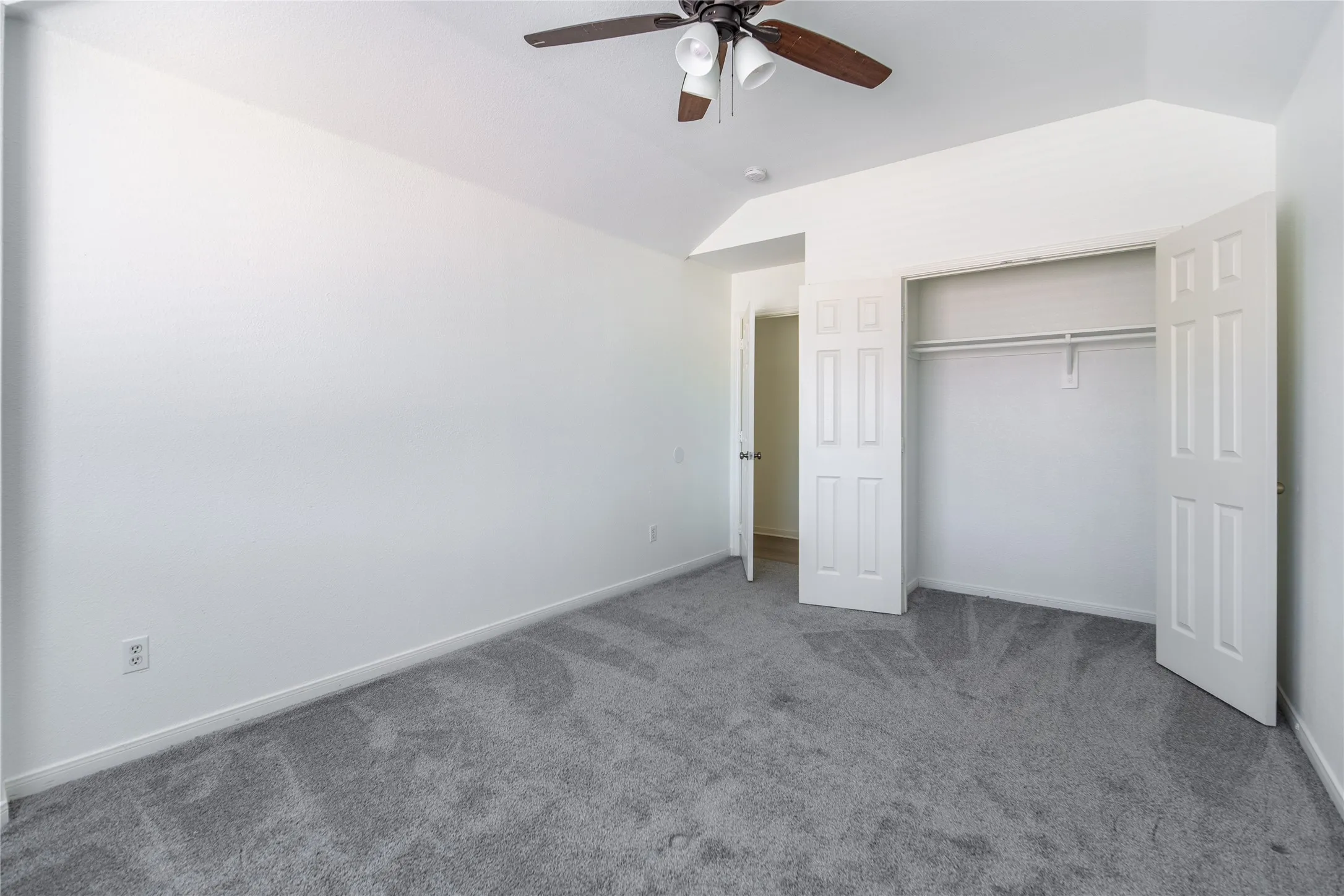 Single Family Residence For Sale in Dallas County , 7914 Albany Drive, Rowlett, Texas 75089, 4 Bedrooms, 4 Bathrooms, 2 Garage spaces, 2,214 Sqft, built in 2001, Price $400,000, mls#21131156, Real Estate Agent in Rowlett, Homes For Sale in Dallas county, Homes For Sale in Rowlett, Realtor in Rowlett Texas, Real Estate Brokerage Independent Realty Texas, Luminita Cordes Realtor