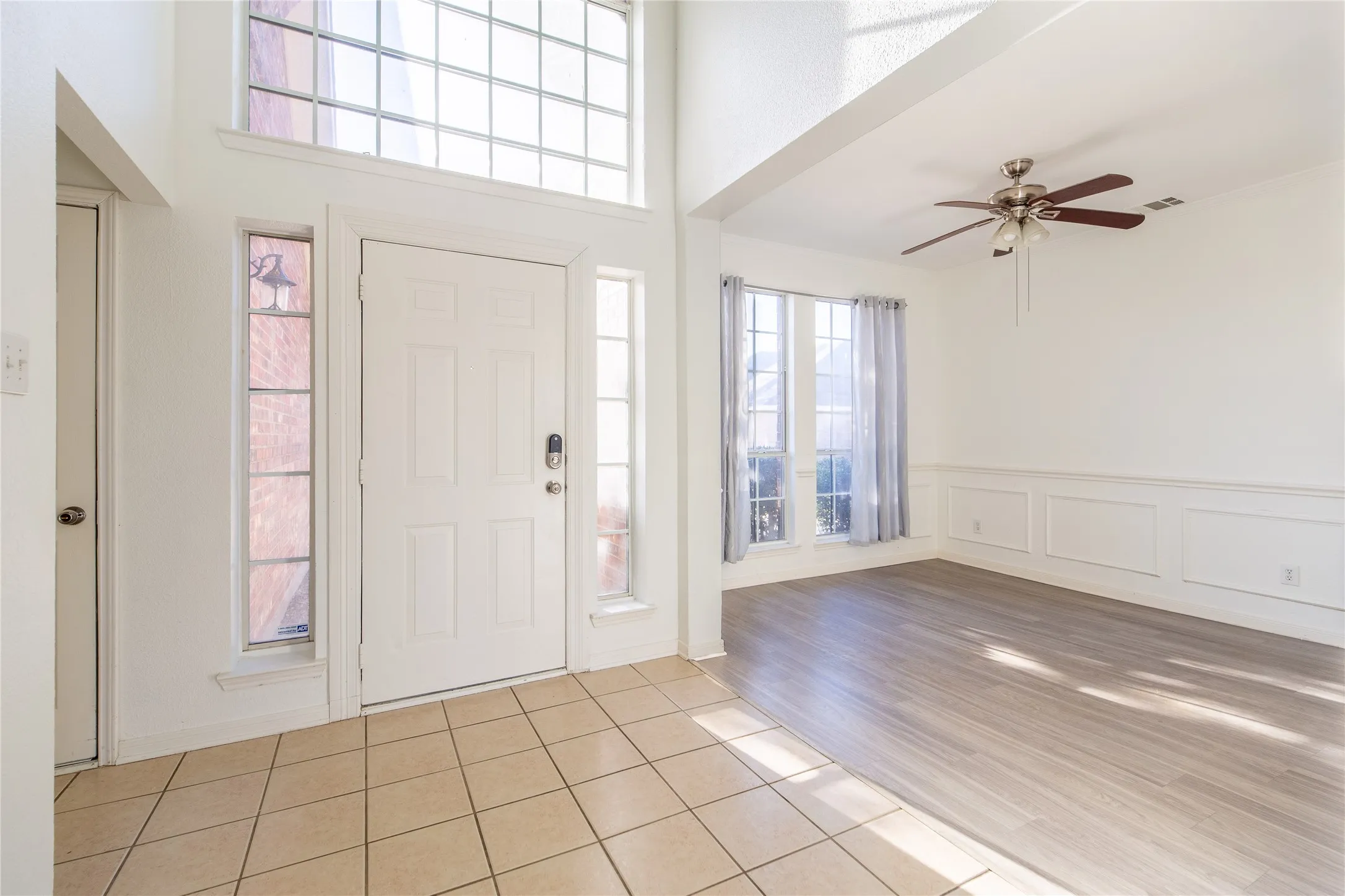 Single Family Residence For Sale in Dallas County , 7914 Albany Drive, Rowlett, Texas 75089, 4 Bedrooms, 4 Bathrooms, 2 Garage spaces, 2,214 Sqft, built in 2001, Price $400,000, mls#21131156, Real Estate Agent in Rowlett, Homes For Sale in Dallas county, Homes For Sale in Rowlett, Realtor in Rowlett Texas, Real Estate Brokerage Independent Realty Texas, Luminita Cordes Realtor