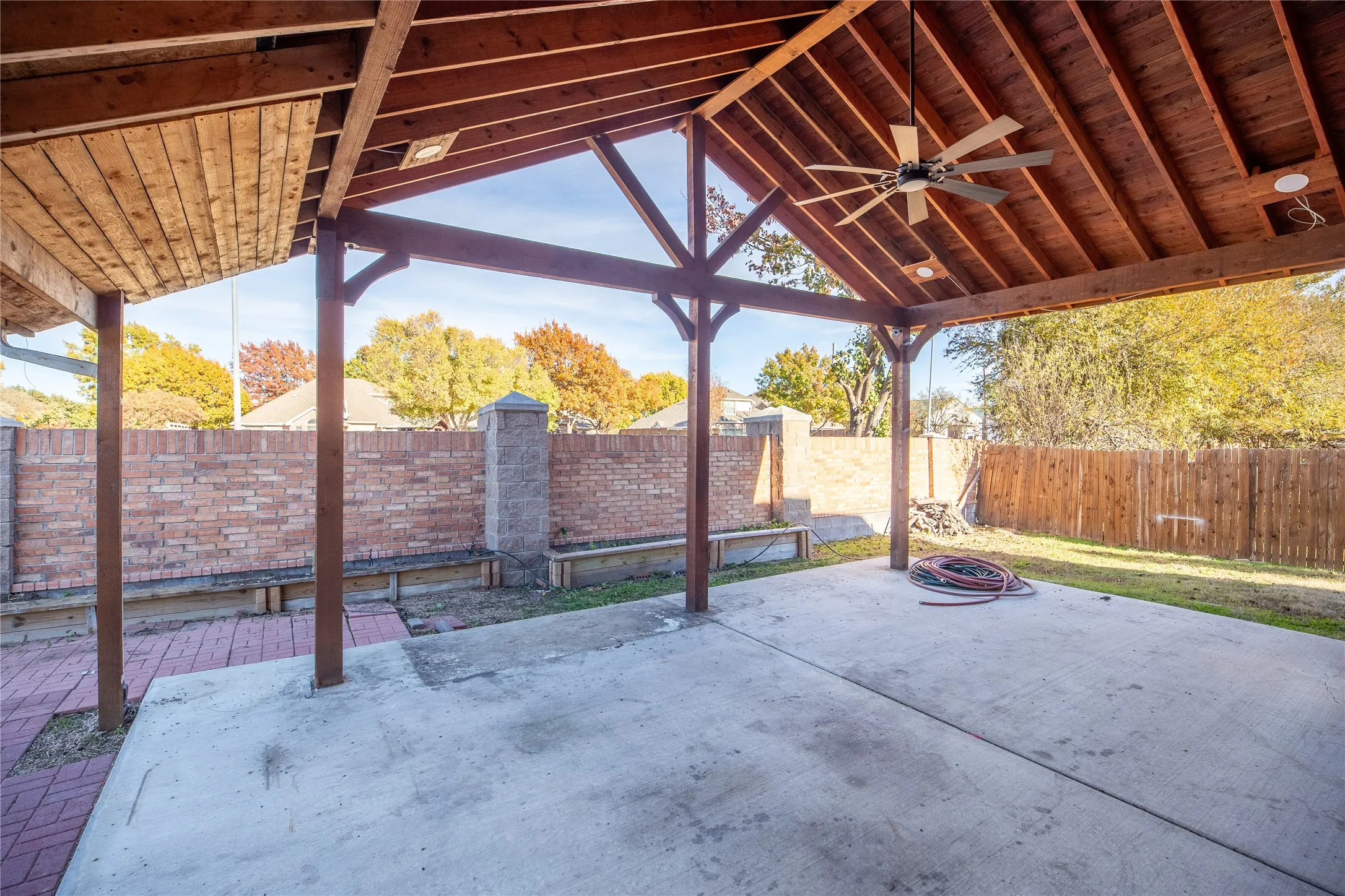 Single Family Residence For Sale in Dallas County , 7914 Albany Drive, Rowlett, Texas 75089, 4 Bedrooms, 4 Bathrooms, 2 Garage spaces, 2,214 Sqft, built in 2001, Price $400,000, mls#21131156, Real Estate Agent in Rowlett, Homes For Sale in Dallas county, Homes For Sale in Rowlett, Realtor in Rowlett Texas, Real Estate Brokerage Independent Realty Texas, Luminita Cordes Realtor