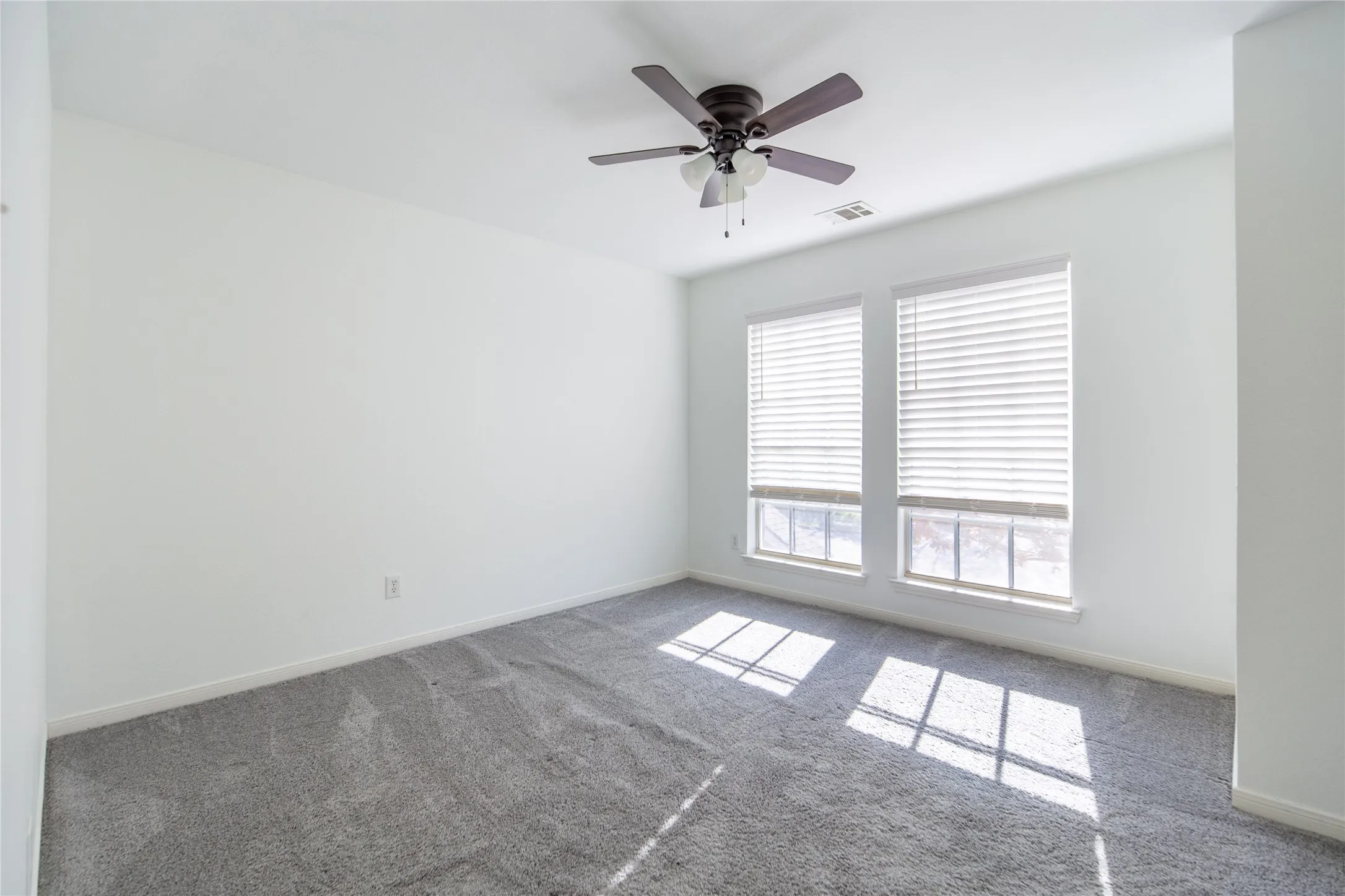 Single Family Residence For Sale in Dallas County , 7914 Albany Drive, Rowlett, Texas 75089, 4 Bedrooms, 4 Bathrooms, 2 Garage spaces, 2,214 Sqft, built in 2001, Price $400,000, mls#21131156, Real Estate Agent in Rowlett, Homes For Sale in Dallas county, Homes For Sale in Rowlett, Realtor in Rowlett Texas, Real Estate Brokerage Independent Realty Texas, Luminita Cordes Realtor