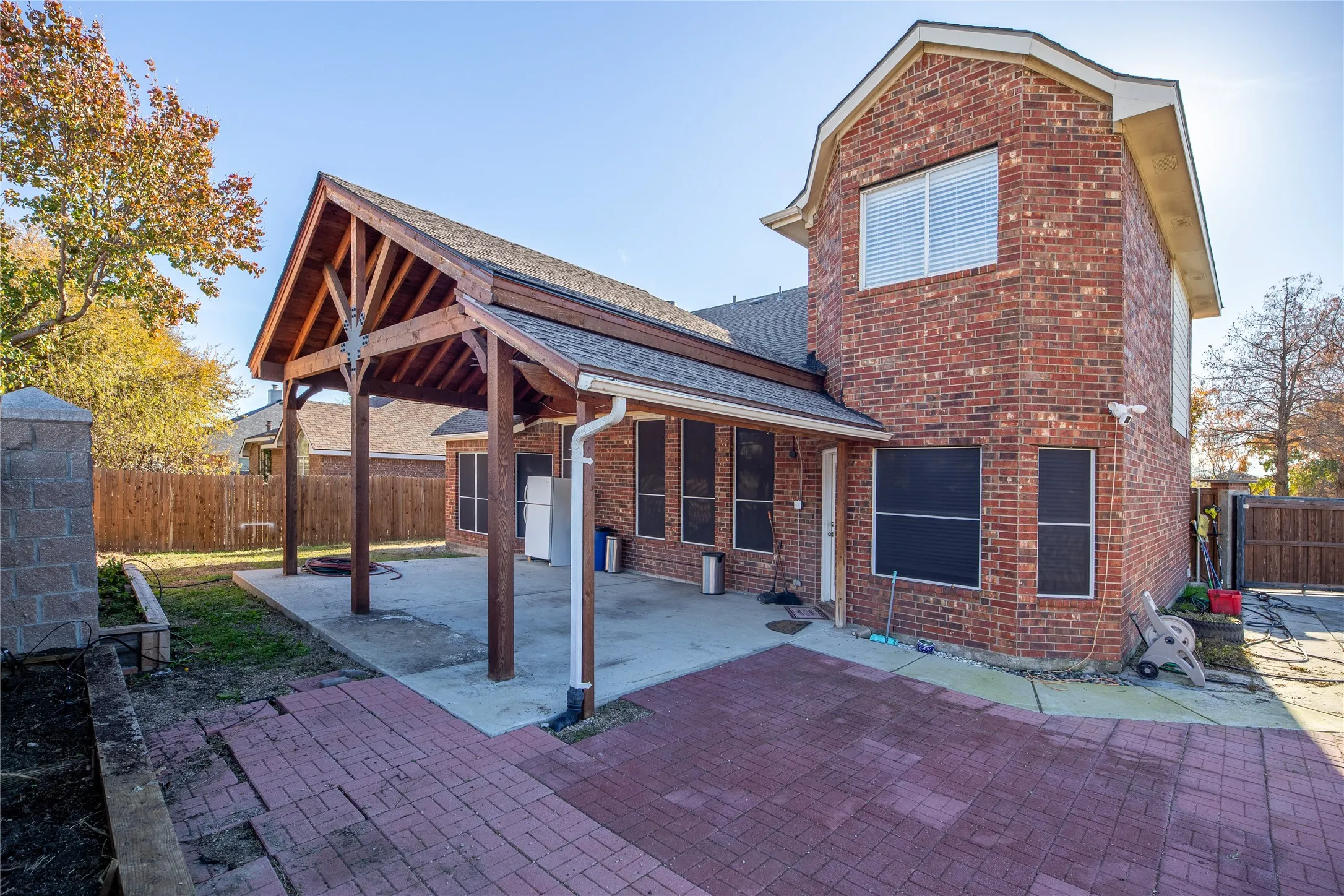 Single Family Residence For Sale in Dallas County , 7914 Albany Drive, Rowlett, Texas 75089, 4 Bedrooms, 4 Bathrooms, 2 Garage spaces, 2,214 Sqft, built in 2001, Price $400,000, mls#21131156, Real Estate Agent in Rowlett, Homes For Sale in Dallas county, Homes For Sale in Rowlett, Realtor in Rowlett Texas, Real Estate Brokerage Independent Realty Texas, Luminita Cordes Realtor