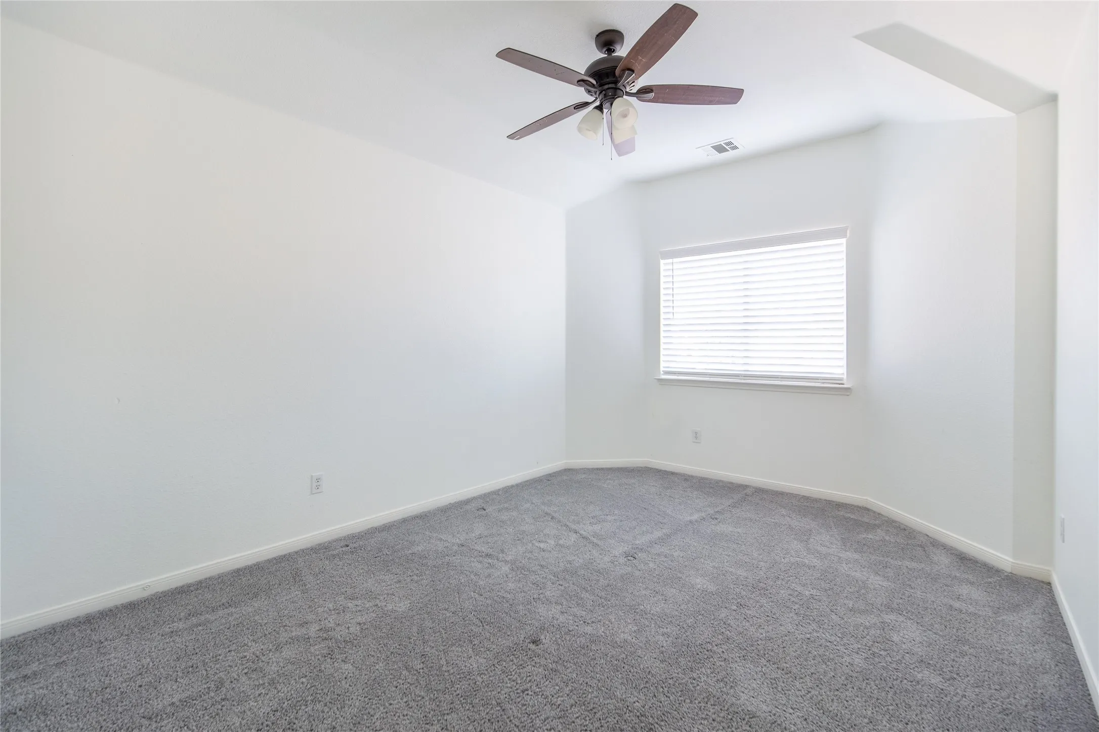 Single Family Residence For Sale in Dallas County , 7914 Albany Drive, Rowlett, Texas 75089, 4 Bedrooms, 4 Bathrooms, 2 Garage spaces, 2,214 Sqft, built in 2001, Price $400,000, mls#21131156, Real Estate Agent in Rowlett, Homes For Sale in Dallas county, Homes For Sale in Rowlett, Realtor in Rowlett Texas, Real Estate Brokerage Independent Realty Texas, Luminita Cordes Realtor