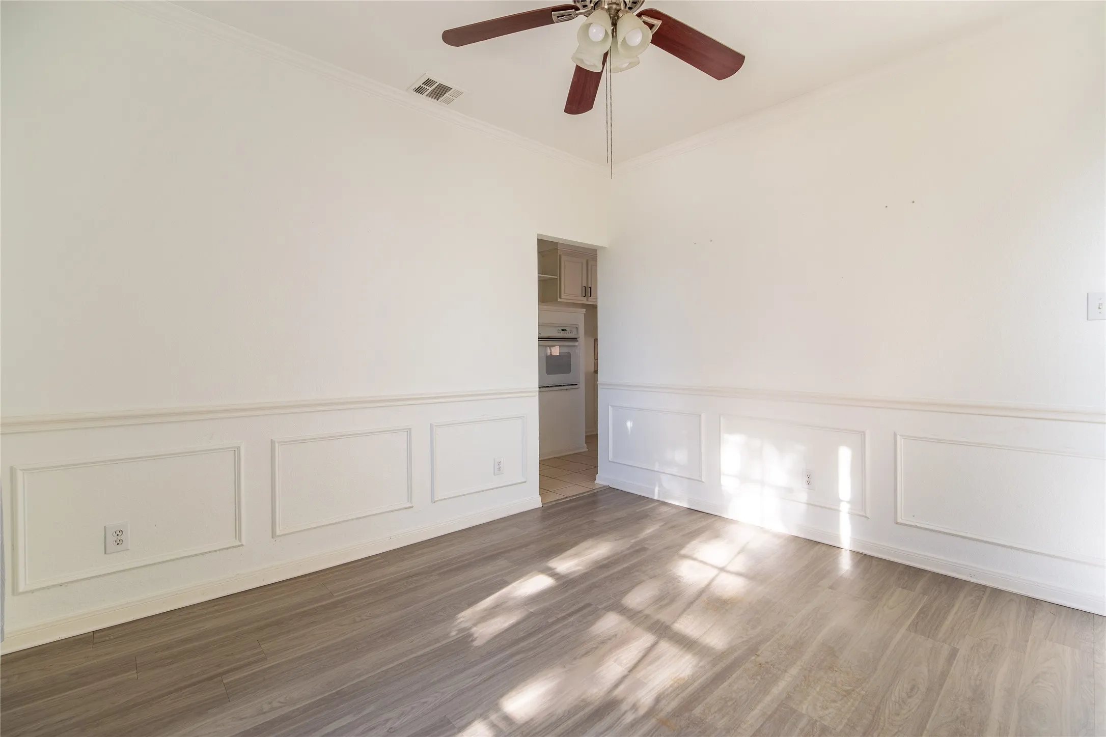 Single Family Residence For Sale in Dallas County , 7914 Albany Drive, Rowlett, Texas 75089, 4 Bedrooms, 4 Bathrooms, 2 Garage spaces, 2,214 Sqft, built in 2001, Price $400,000, mls#21131156, Real Estate Agent in Rowlett, Homes For Sale in Dallas county, Homes For Sale in Rowlett, Realtor in Rowlett Texas, Real Estate Brokerage Independent Realty Texas, Luminita Cordes Realtor